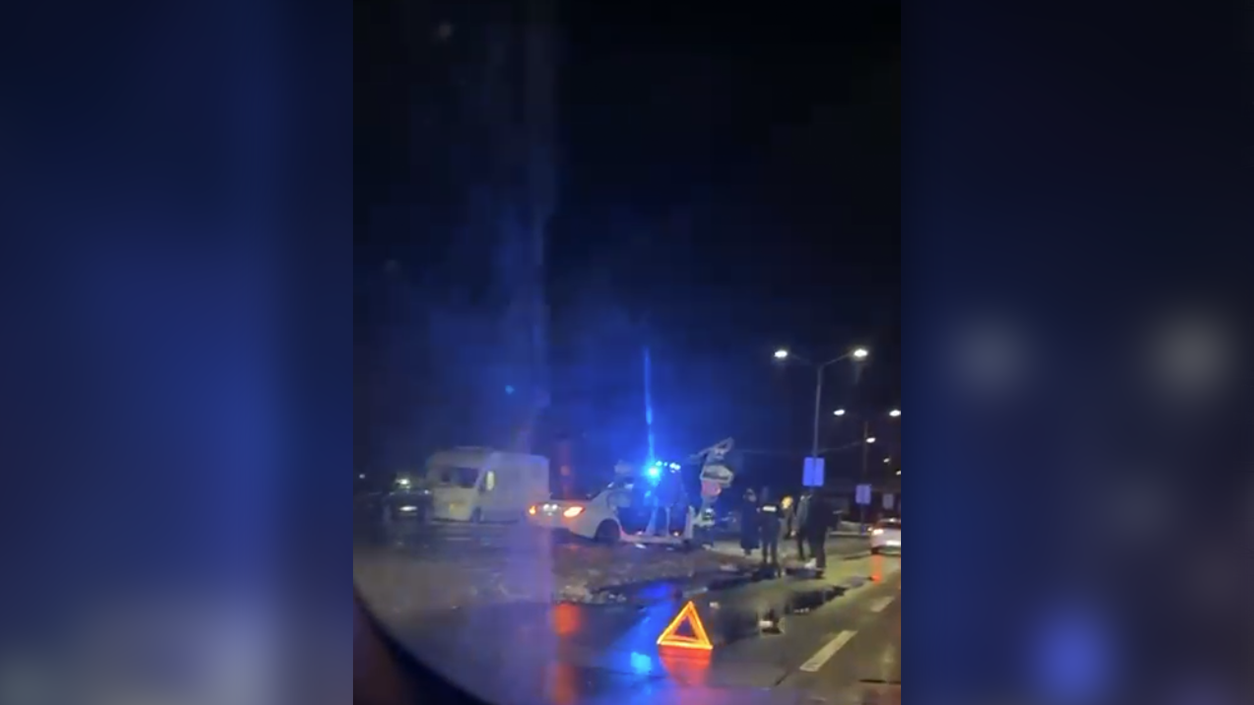 Eine 18-Jährige wurde bei dem Unfall in Favoriten verletzt.