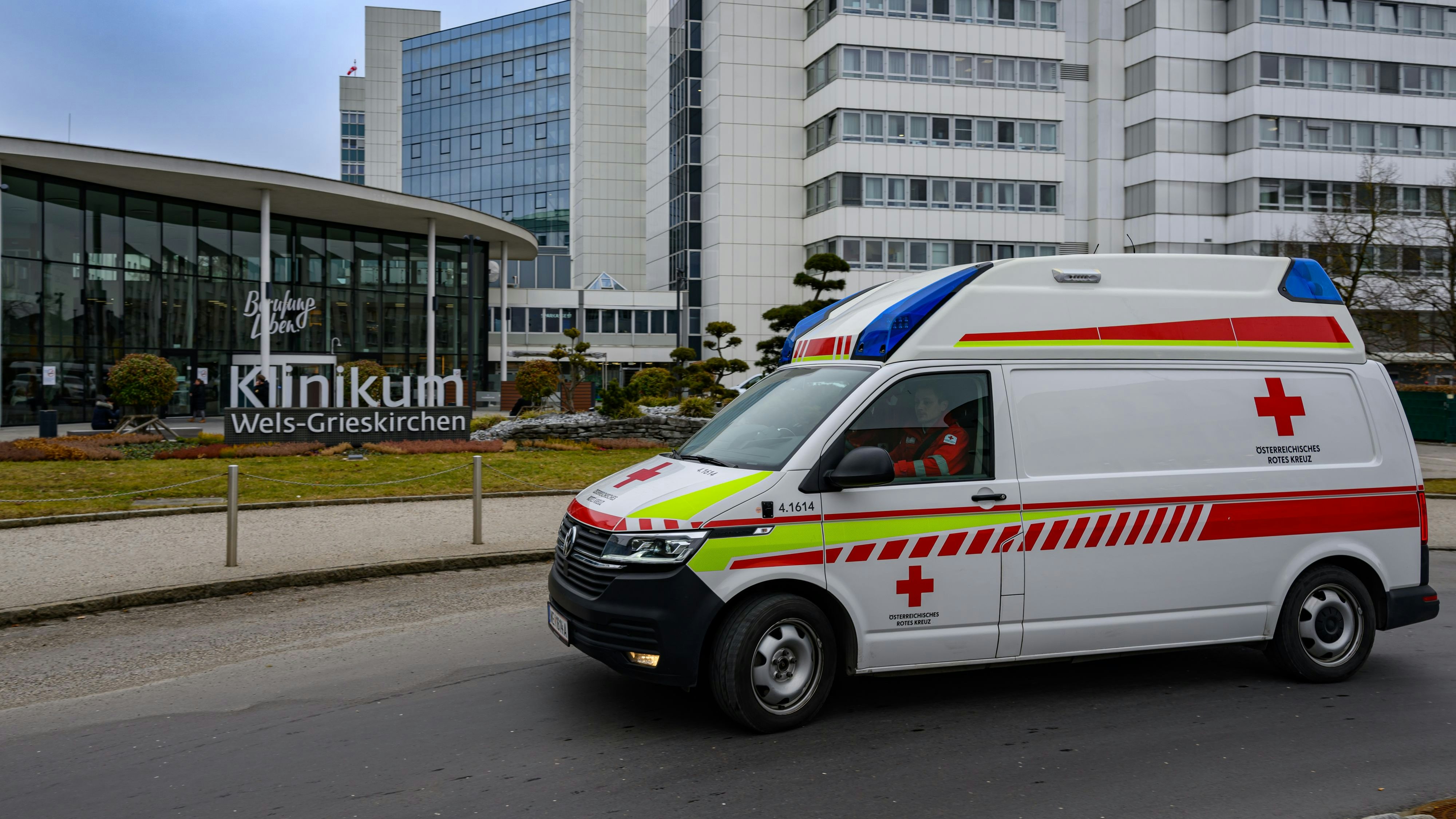 Der Mann wurde trotz Schmerzen vom Klinikum Wels-Grieskirchen wieder heimgeschickt. 