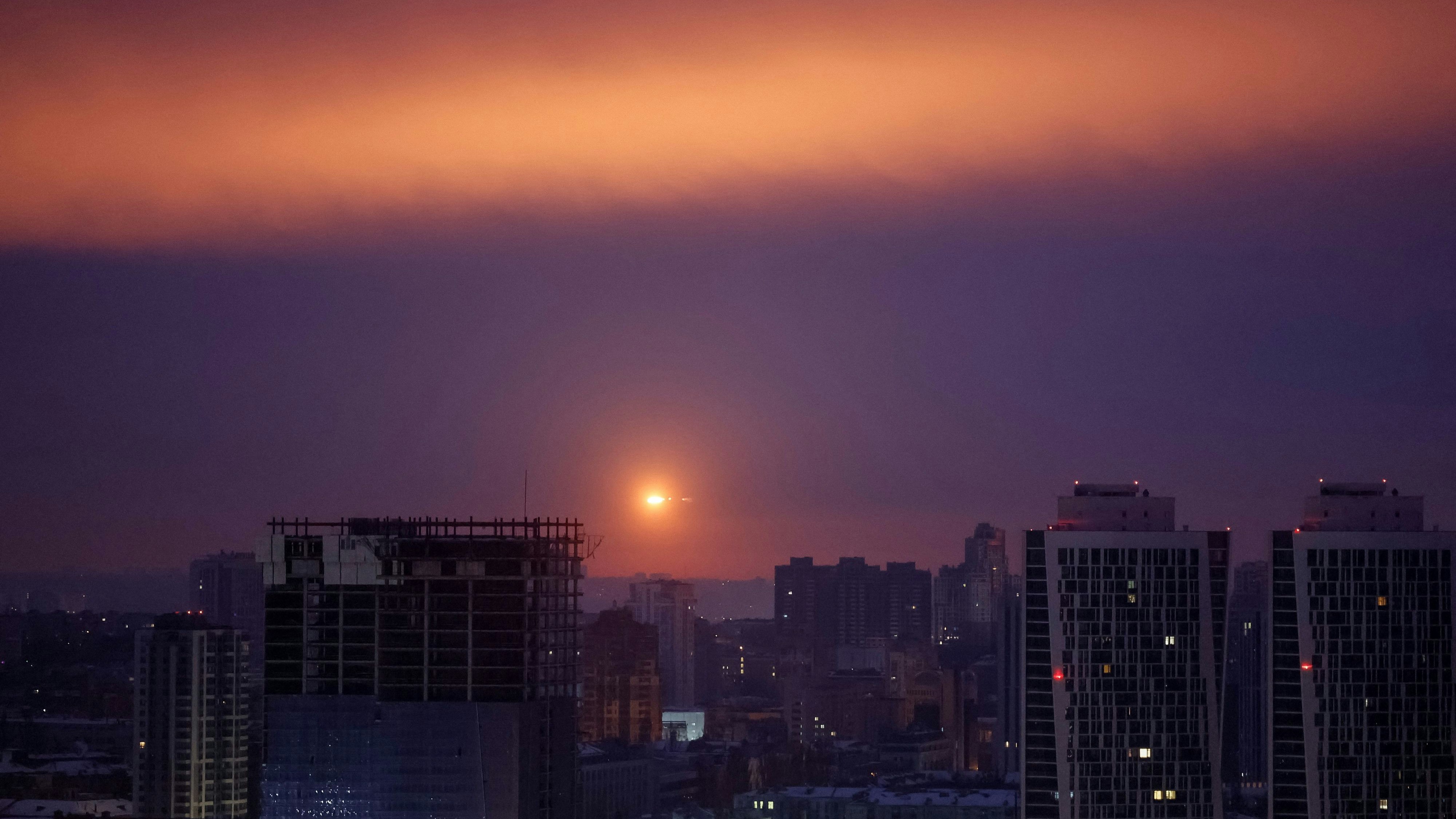 In Kiew wurden am frühen Sonntag heftige Explosionen registriert. 