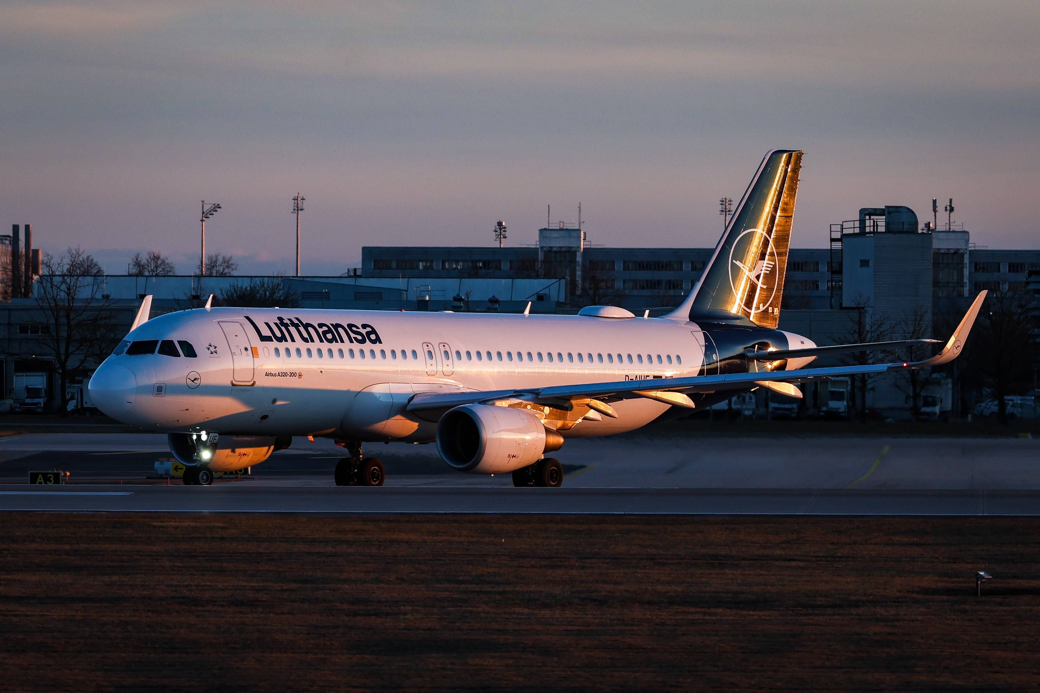 Die Passagiere mussten die Nacht in den Maschinen verbringen. (Symbolbild)