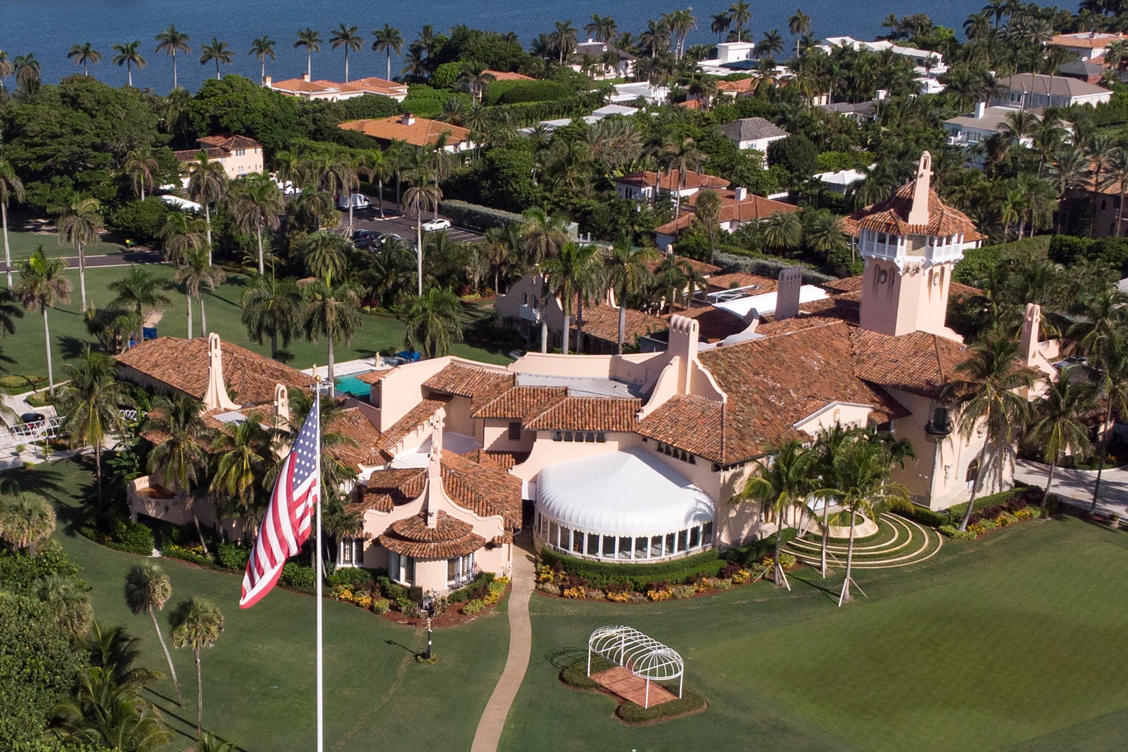 Der Bewaffnete soll versucht haben, die Sicherheitszone um US-Präsident Donald Trumps Anwesen Mar-a-Lago in Florida zu überwinden.