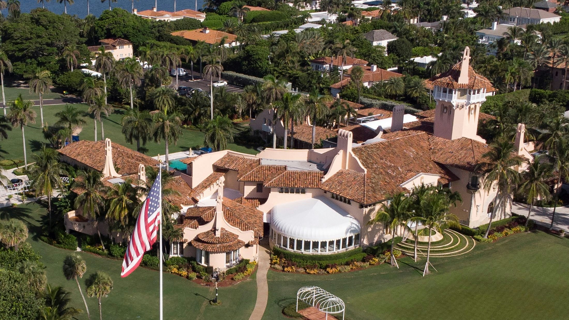 Der Bewaffnete soll versucht haben, die Sicherheitszone um US-Präsident Donald Trumps Anwesen Mar-a-Lago in Florida zu überwinden. 
