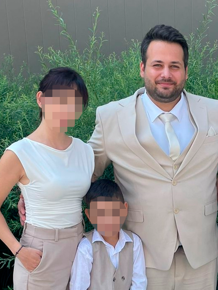 Aleks mit seiner Familie: Der 34-Jährige wurde abgestraft.