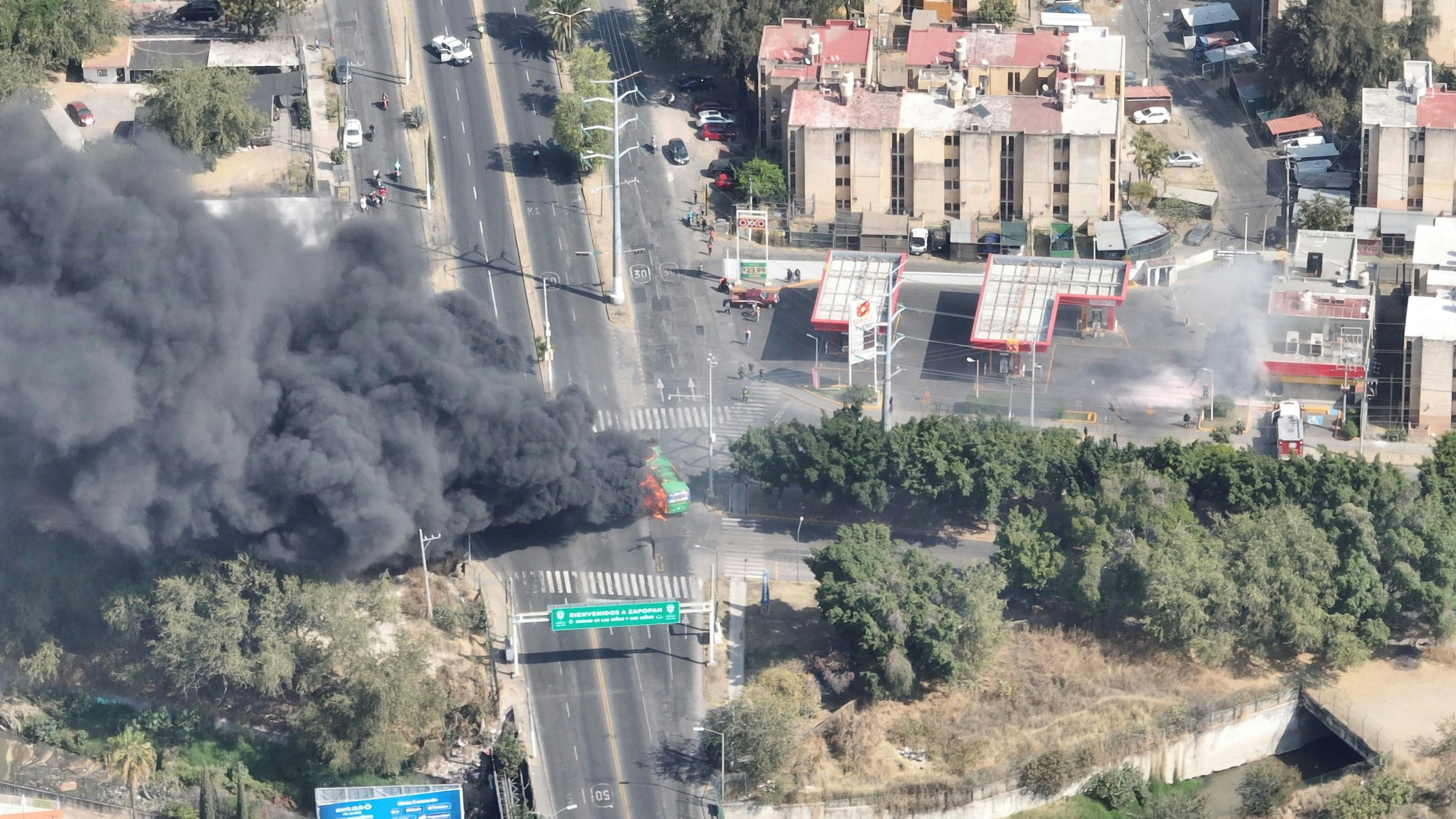 Heute.at - Tausende Soldaten! In Mexiko brennen die Straßen