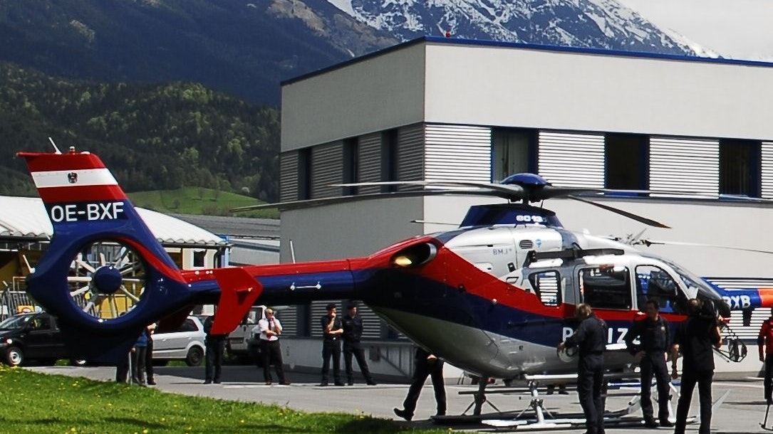 Vier Tote, ein Wrack am Grund des Achensees – und bis heute Streit um die wahre Ursache: Der Absturz des Polizeihubschraubers OE-BXF zählt zu den schwersten Unglücken in der Geschichte der österreichischen Flugpolizei.