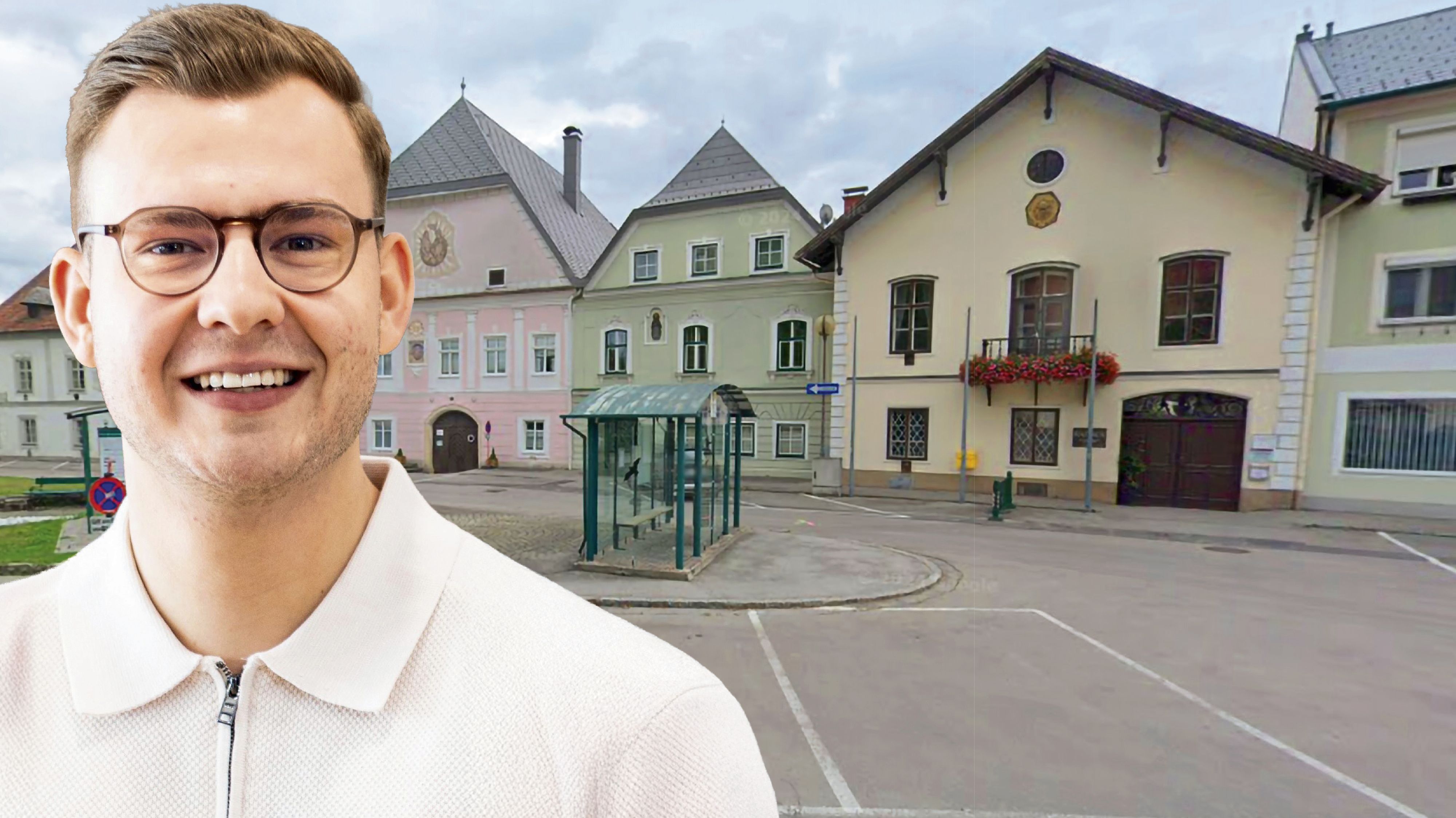 Vizebürgermeister Mario Springer (SP) neben dem Rathaus in Wilhelmsburg.