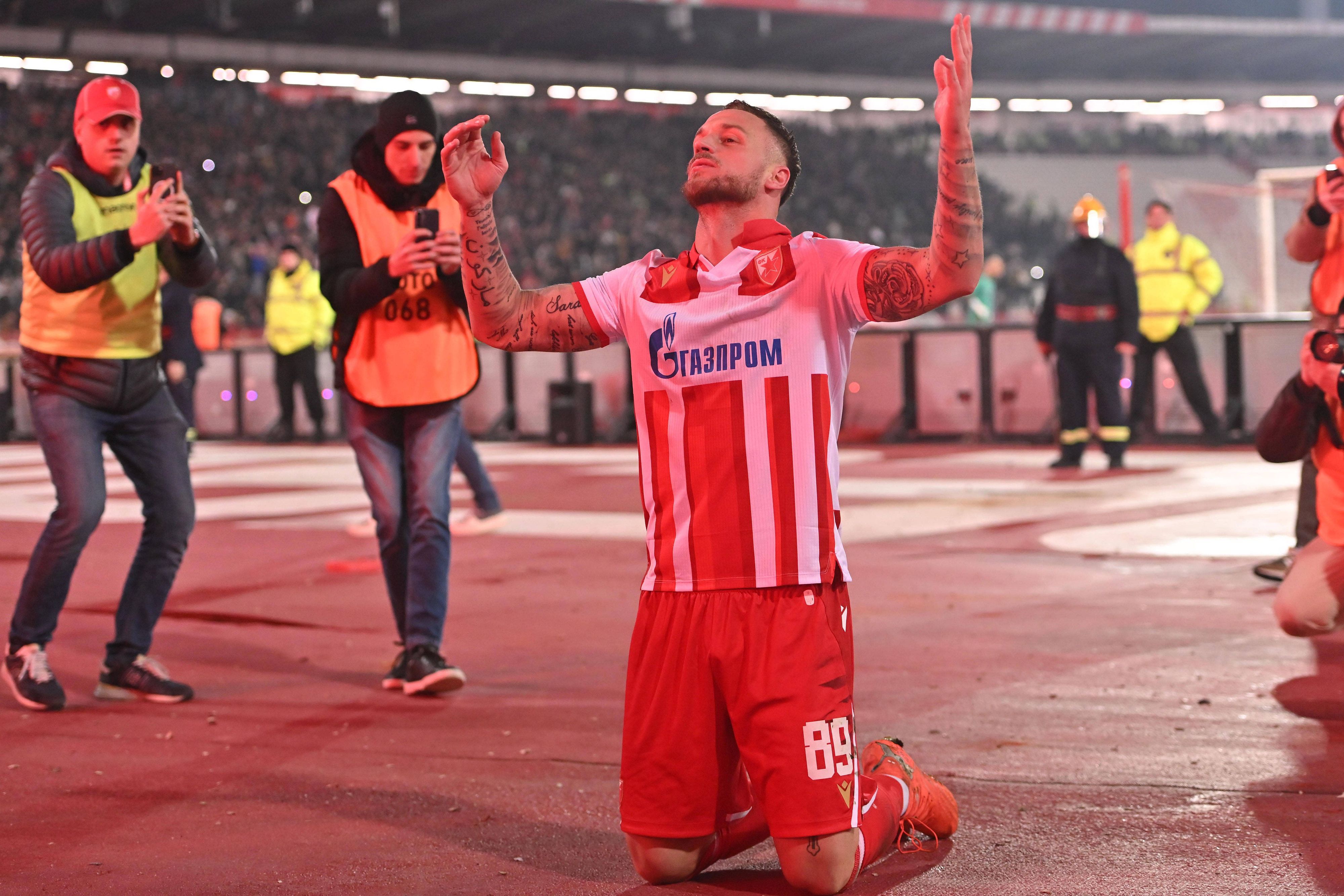 Arnautovic jubelt emotional über den Derbysieg.