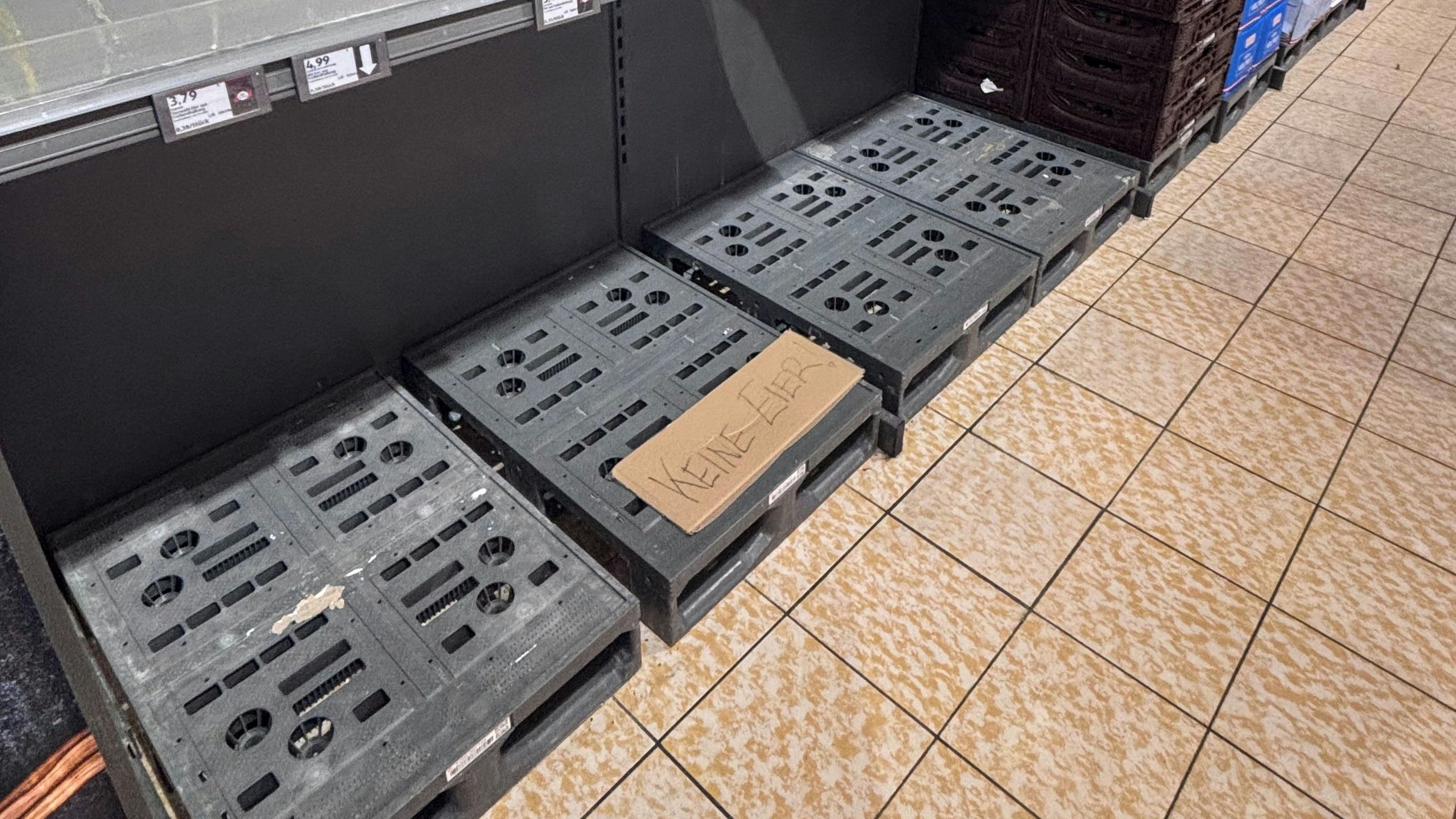 In einer Penzinger Hofer-Filiale gab es am Dienstagvormittag keine Eier mehr. 