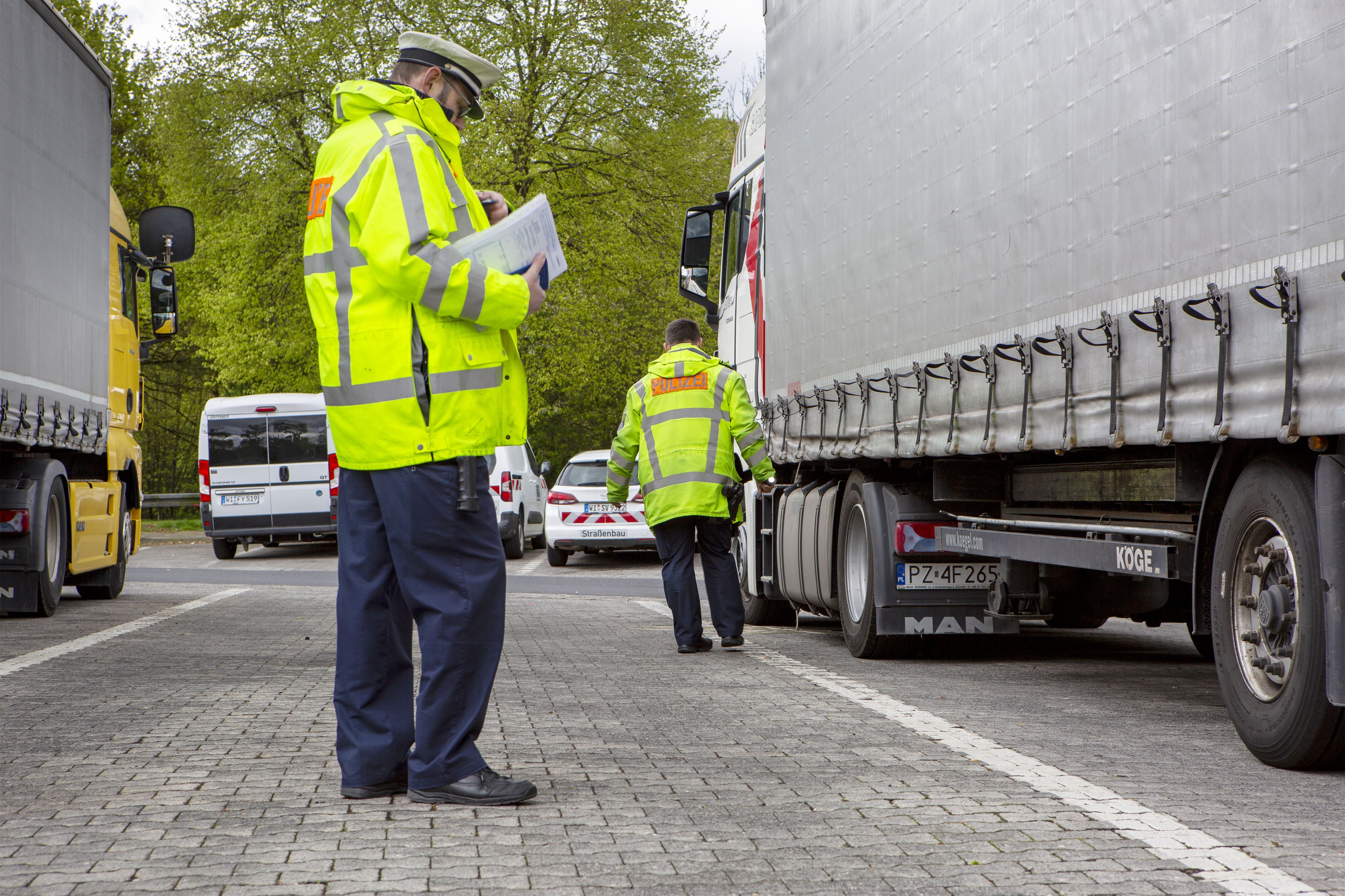 Die Beamten zogen den Lkw sofort aus dem Verkehr.