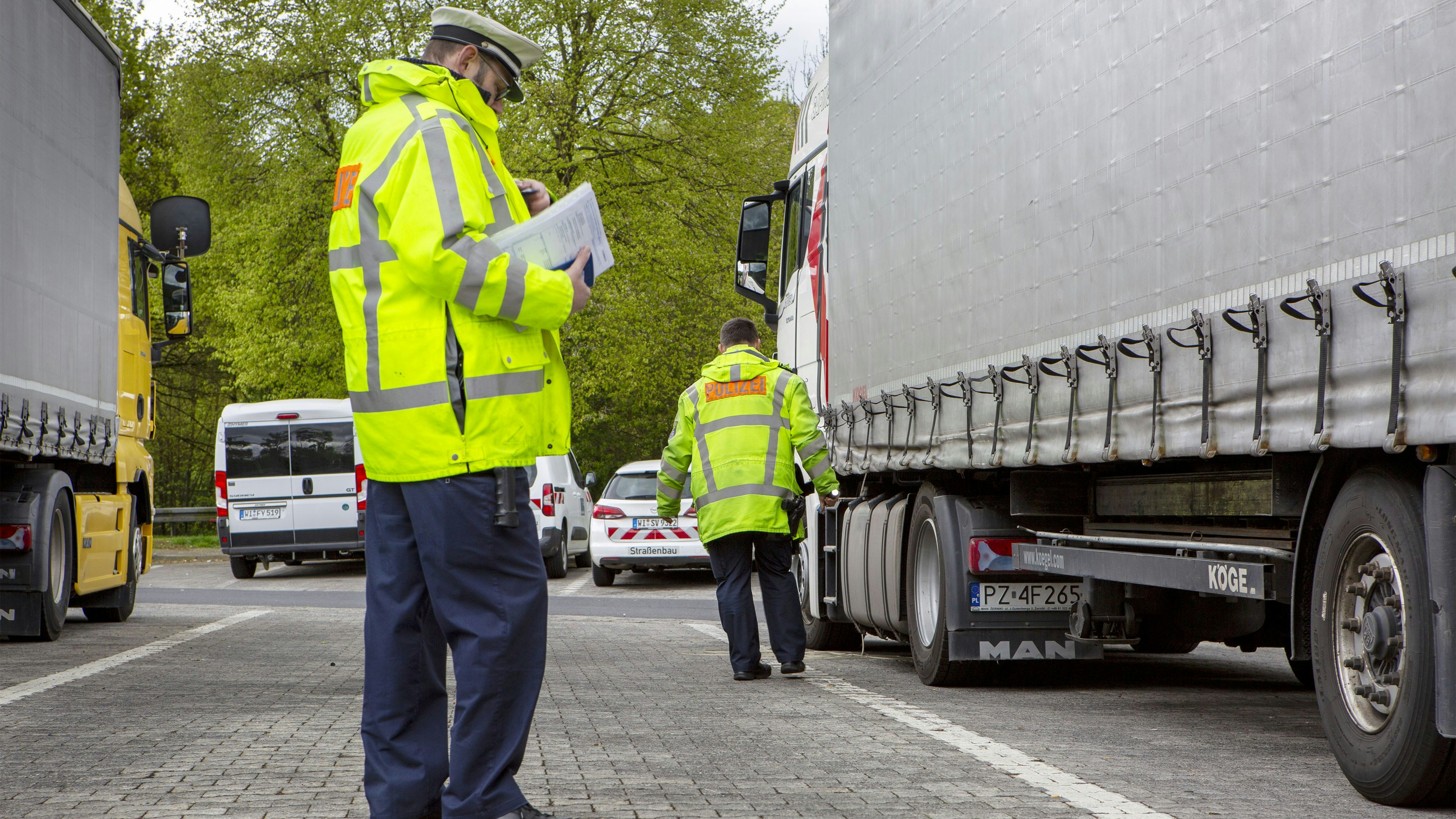 Die Beamten zogen den Lkw sofort aus dem Verkehr.