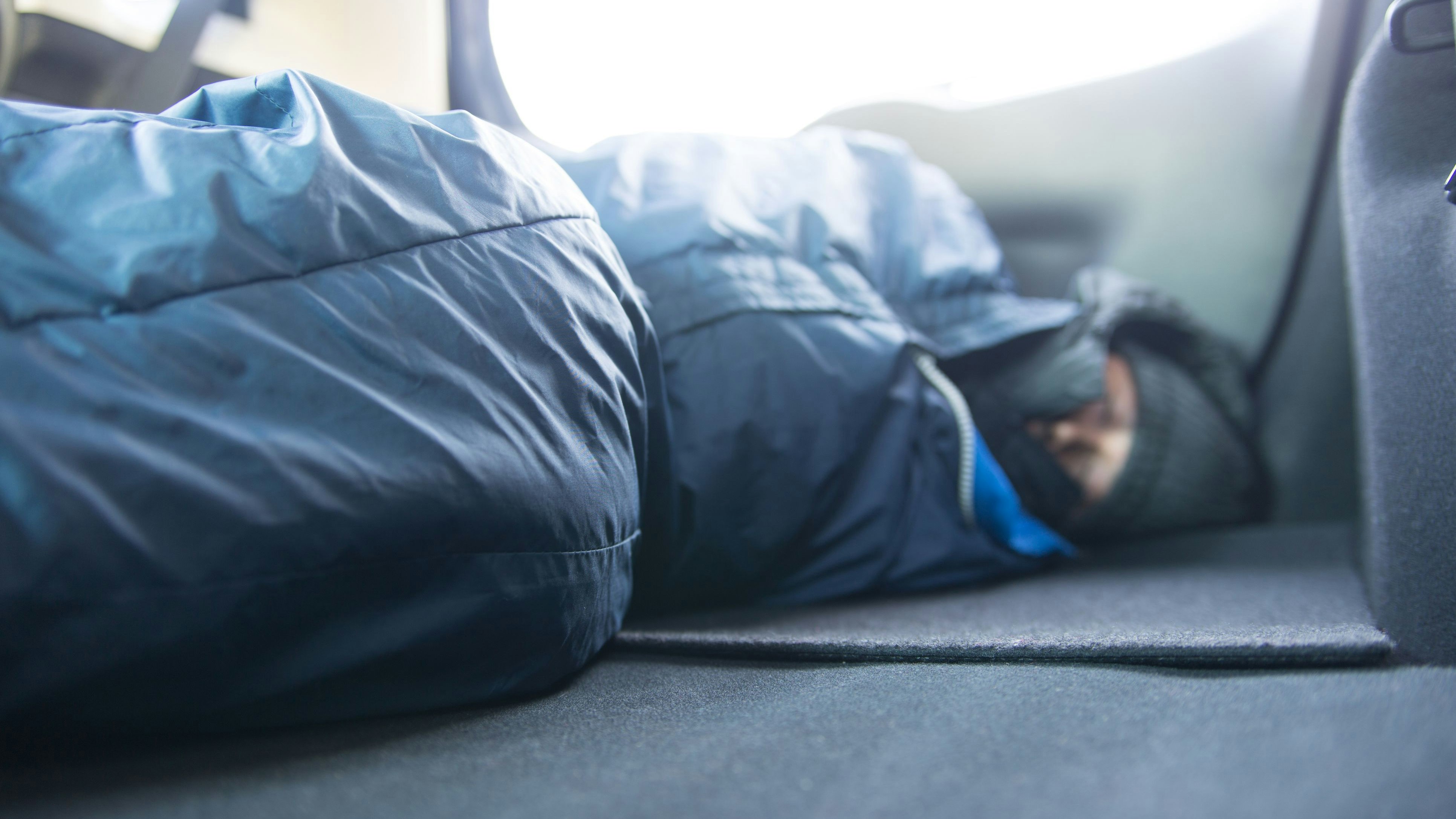 Der Mann wurde schlafend in einem Auto entdeckt.