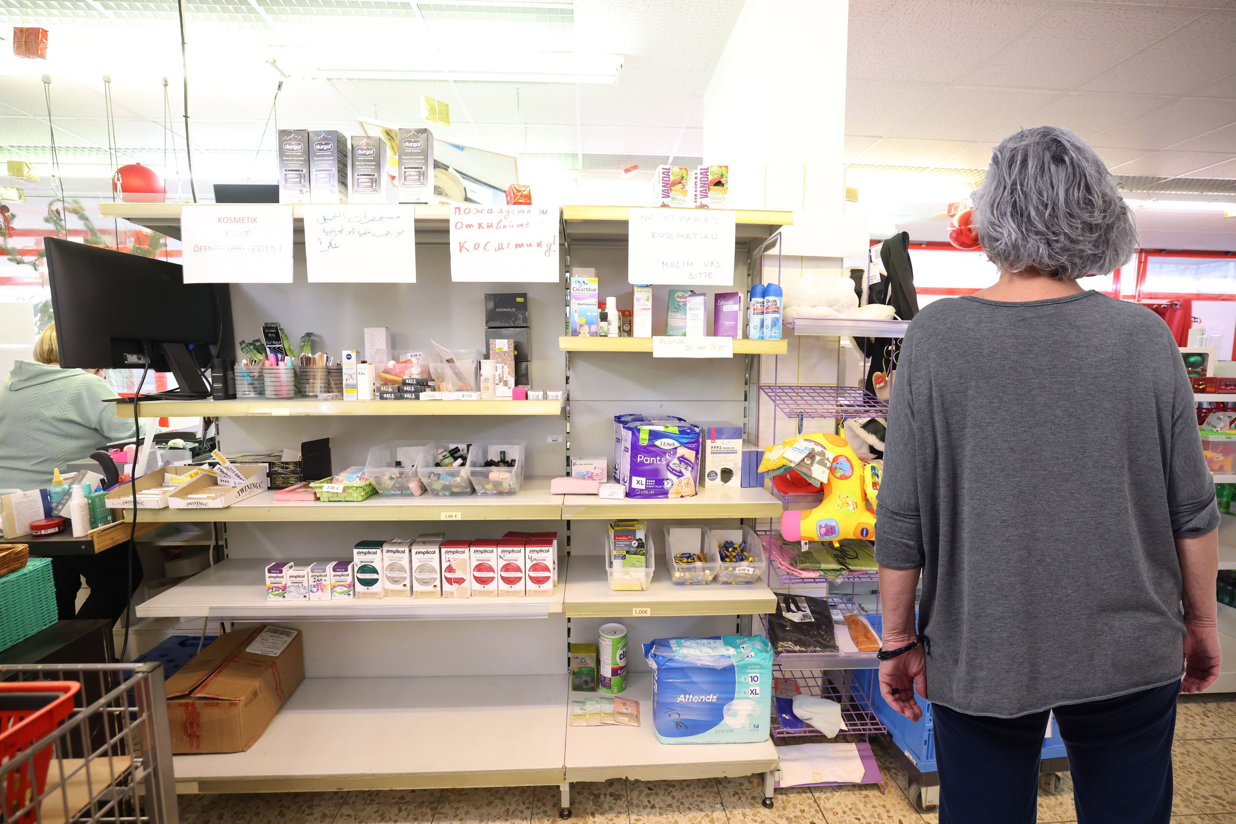 Vor allem Mindestpensionisten sind armutsgefährdet und kaufen oft im Sozialmarkt ein.