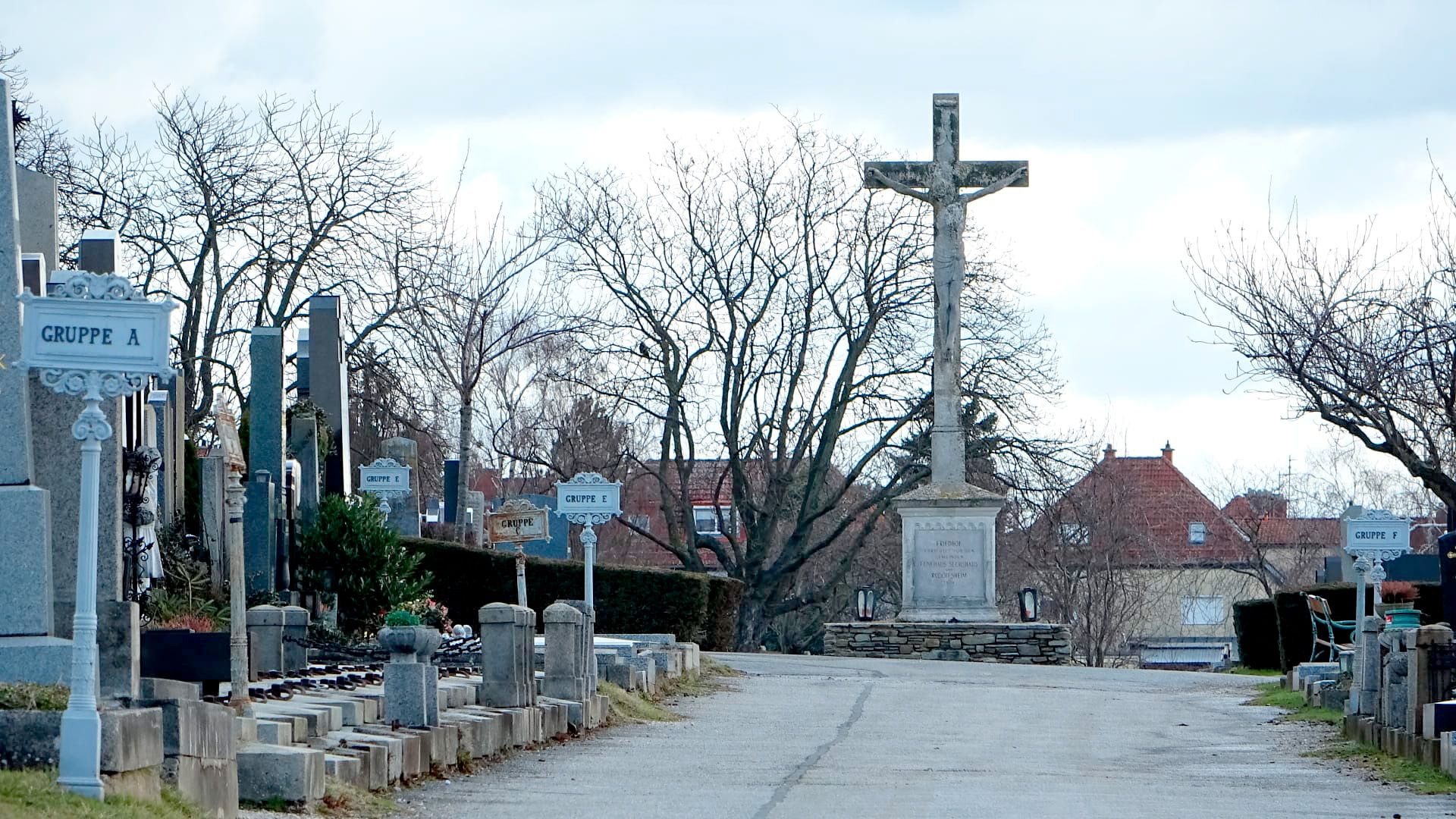 Heute.at - Bluttat am Friedhof – 14-Jährige jetzt in Justizanstalt