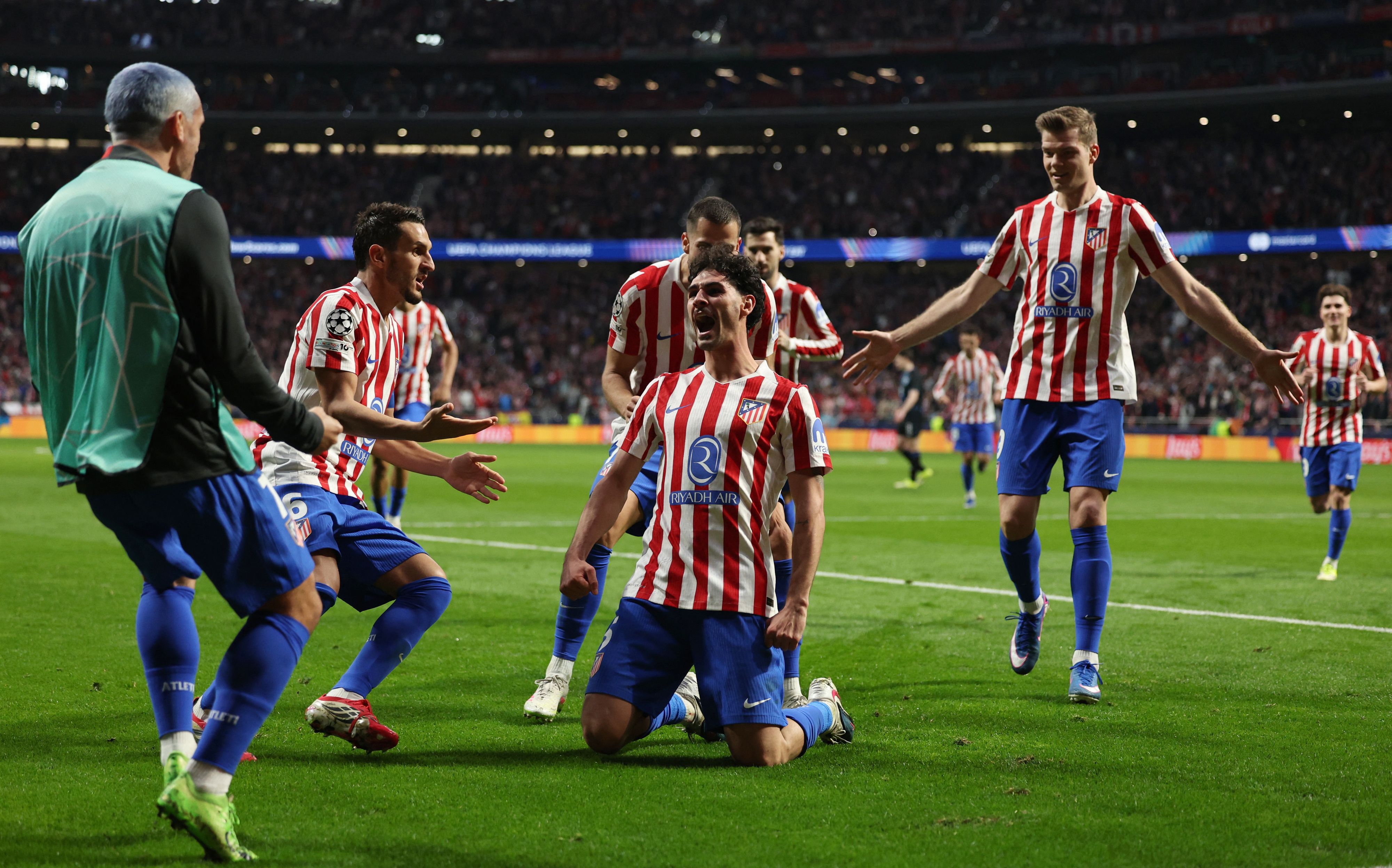 Großer Jubel bei Atletico Madrid über den Achtelfinal-Einzug. 