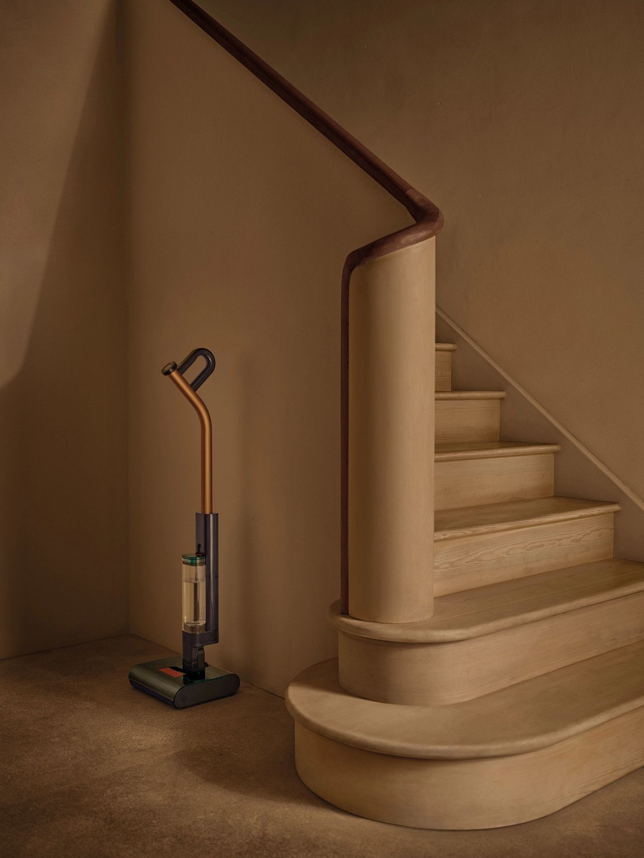 Dyson bringt mit dem Clean+Wash Hygiene einen neuen Nass- und Trockensauger nach Österreich – filterlos und nur 3,82 Kilo schwer.