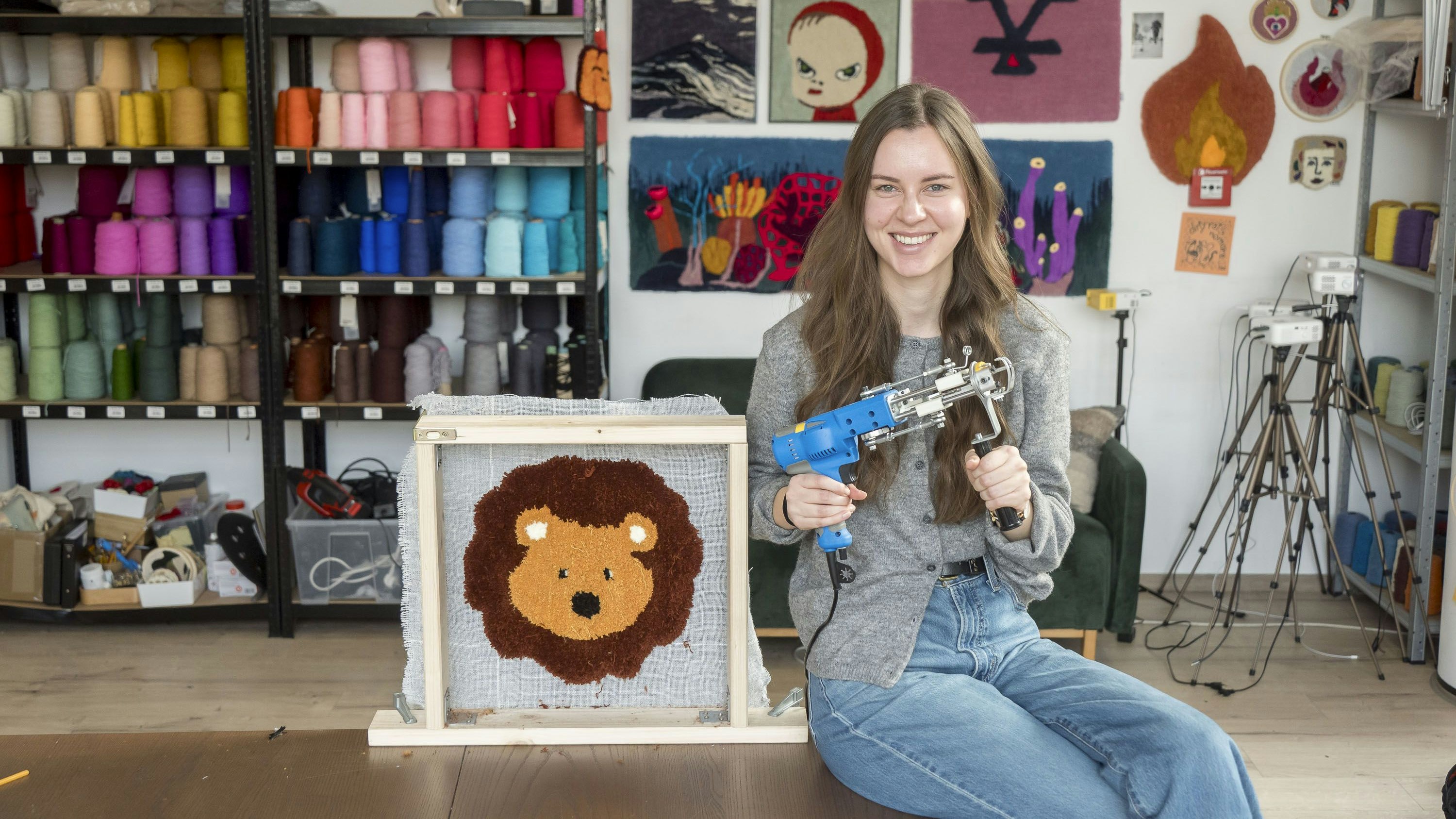 tufting workshop im atelier fleck, mit hannah maier und den betreibern jelena und ken fleck, 20260223 foto: helmut graf/tageszeitung heute