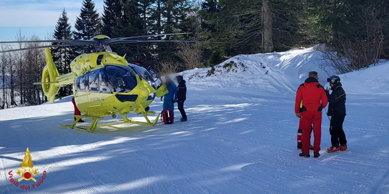 Rettungsheli im Einsatz im Skigebiet Piancavallo. Archivbild.