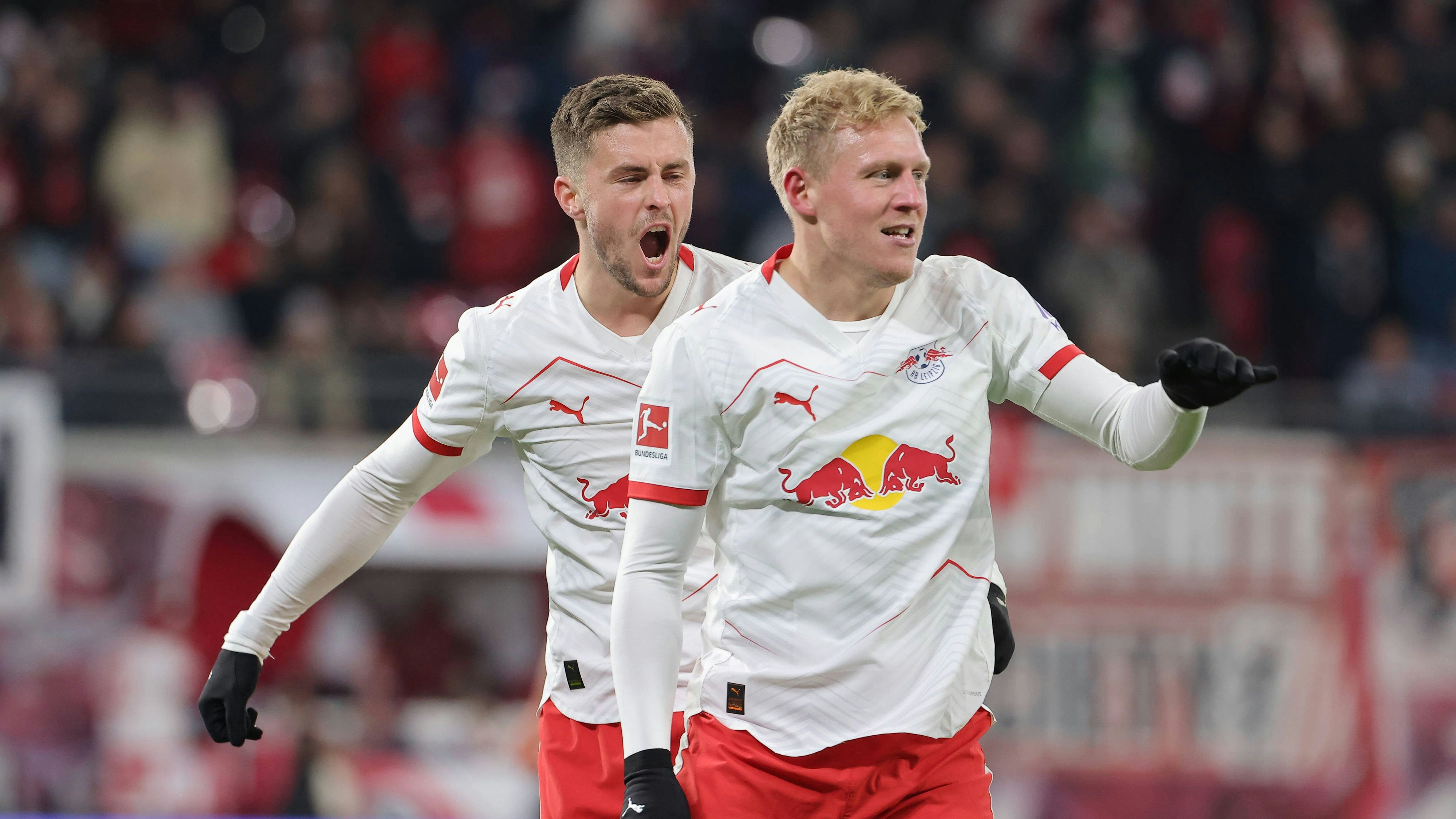 2.v.r. Xaver Schlager jubelt nach 2:0 mit Christoph Baumgartner / Freude / Emotion / Jubel / / Fußball Fussball / DFL Bundesliga Herren / 11. Spieltag Saison 2025/2026 / 23.11.2025 / RasenBallsport RB Leipzig RBL vs. SV Werder Bremen SVW in der RedBull Arena / DFL regulations prohibit any use of photographs as image sequences and/or quasi-video. / *** 2 v r Xaver Schlager cheers after 2 0 with Christoph Baumgartner Joy Emotion Cheering Sport Football Soccer DFL Bundesliga Men 11 Matchday Season 2025 2026 23 11 2025 RasenBallsport RB Leipzig RBL vs SV Werder Bremen SVW in the RedBull Arena DFL regulations prohibit any use of photographs as image sequences and or quasi video