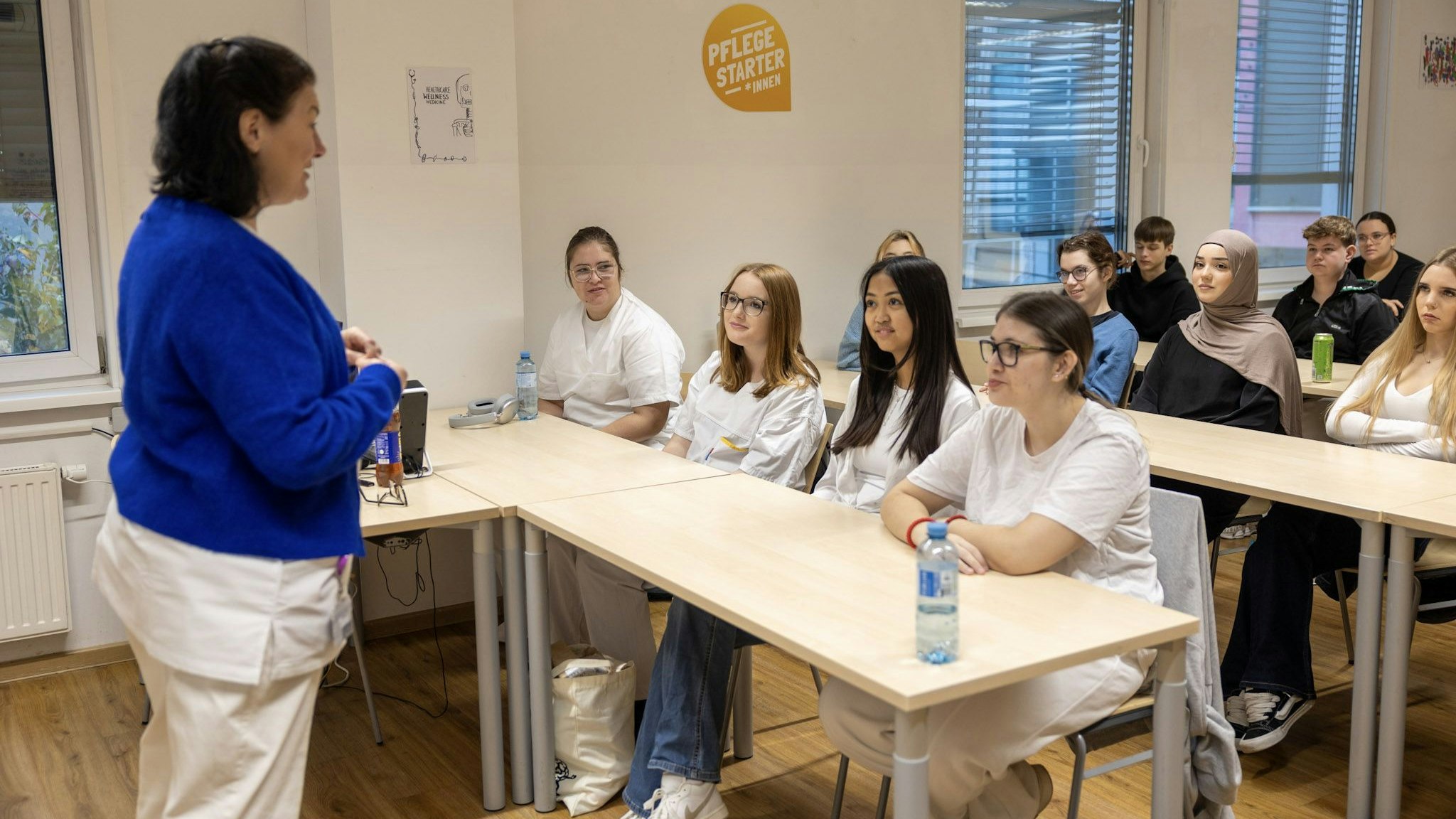 Nach der dreijährigen Ausbildung können frischgebackene Absolvent:innen zwischen vielen Jobs wählen.