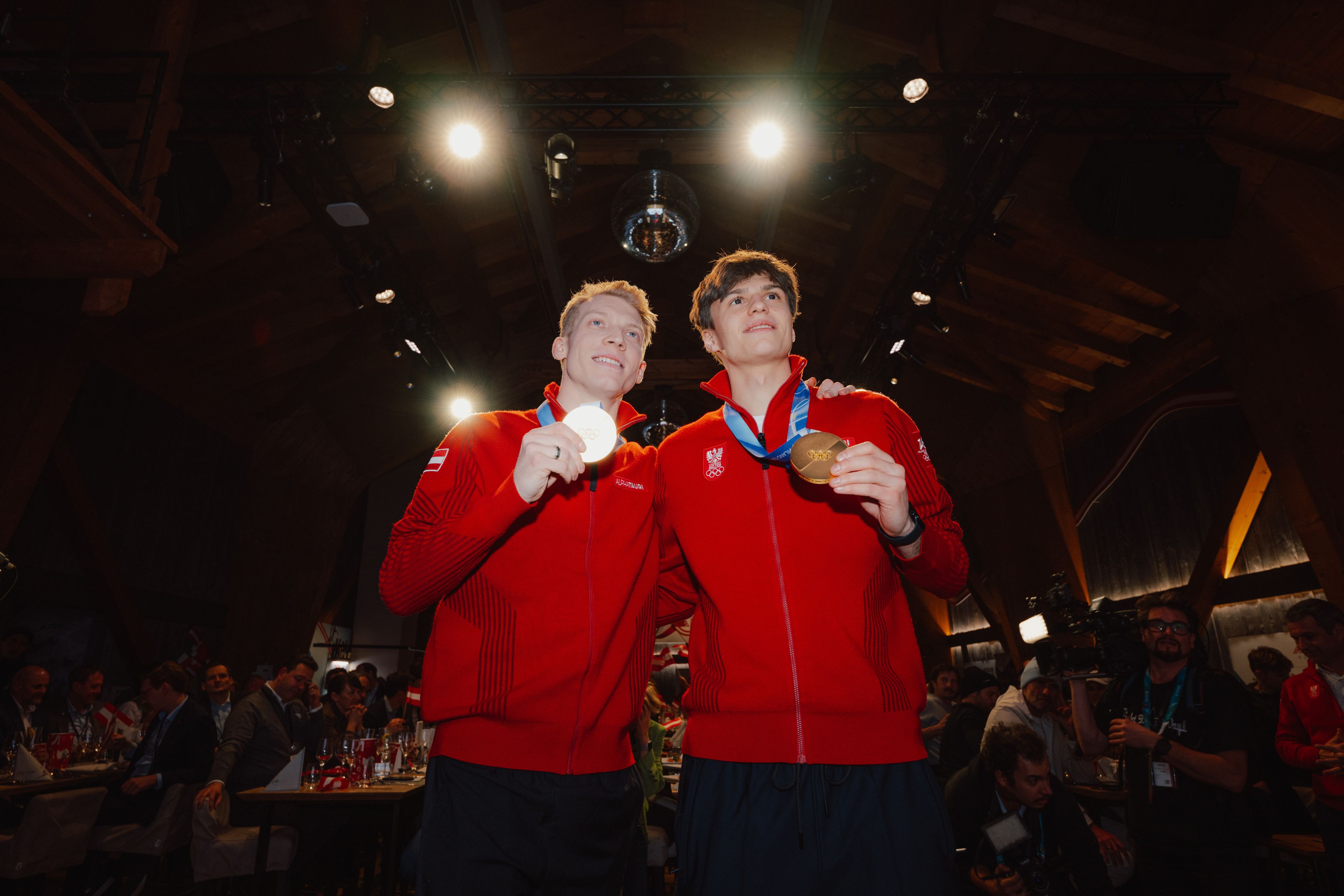 Jan Hörl (l.) mit Olympia-Kollege Stephan Embacher