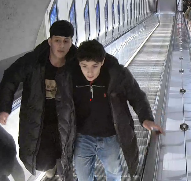 Wer hat diese zwei jungen Männer gesehen?