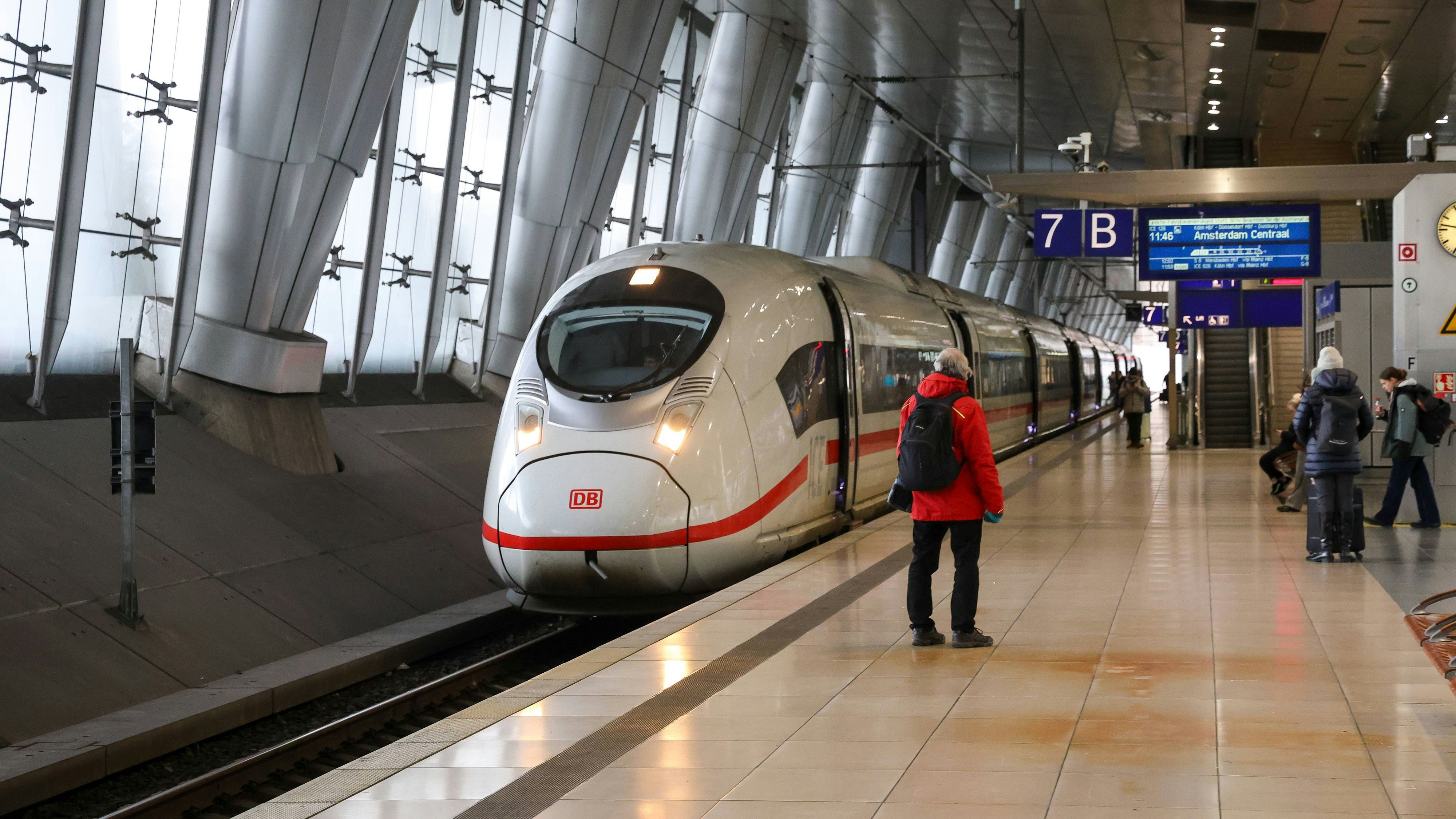 In einem ICE kam es zu einem Angriff. (Symbolbild)