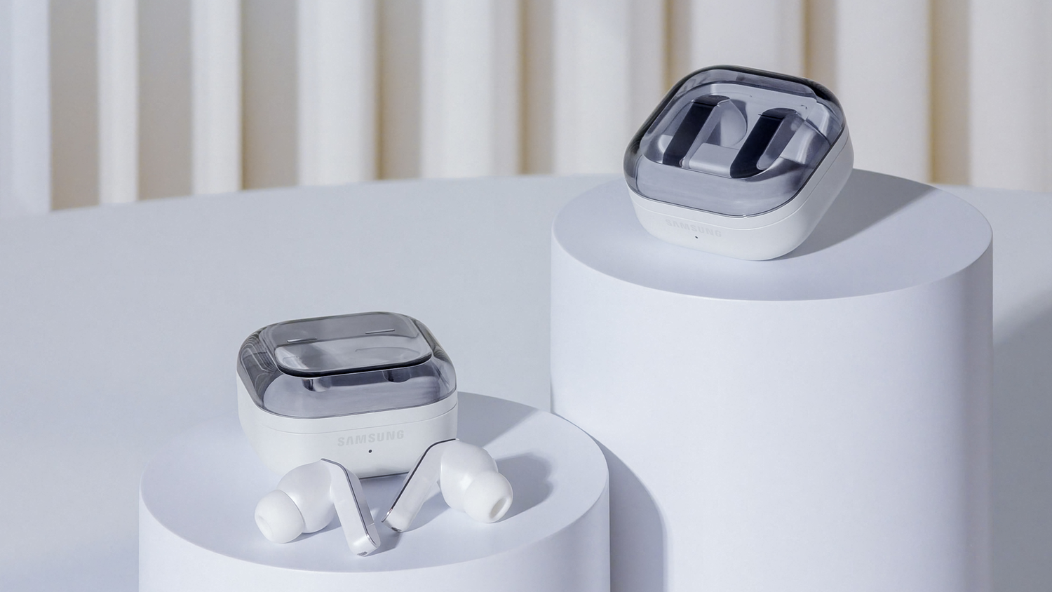 Die Galaxy Buds4 Serie von Samsung präsentiert sich in einem neuen Design.