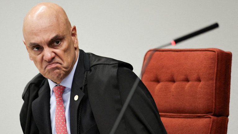 Sie bekleiden Ämter am obersten Gerichtshof Brasiliens, ihr Umfeld und sie selbst scheinen prächtig davon zu profitieren. Nun soll der Freunderlwirtschaft ein Riegel vorgeschoben werden, aber es gibt heftigen Widerstand. Einblicke in einen Machtkampf.