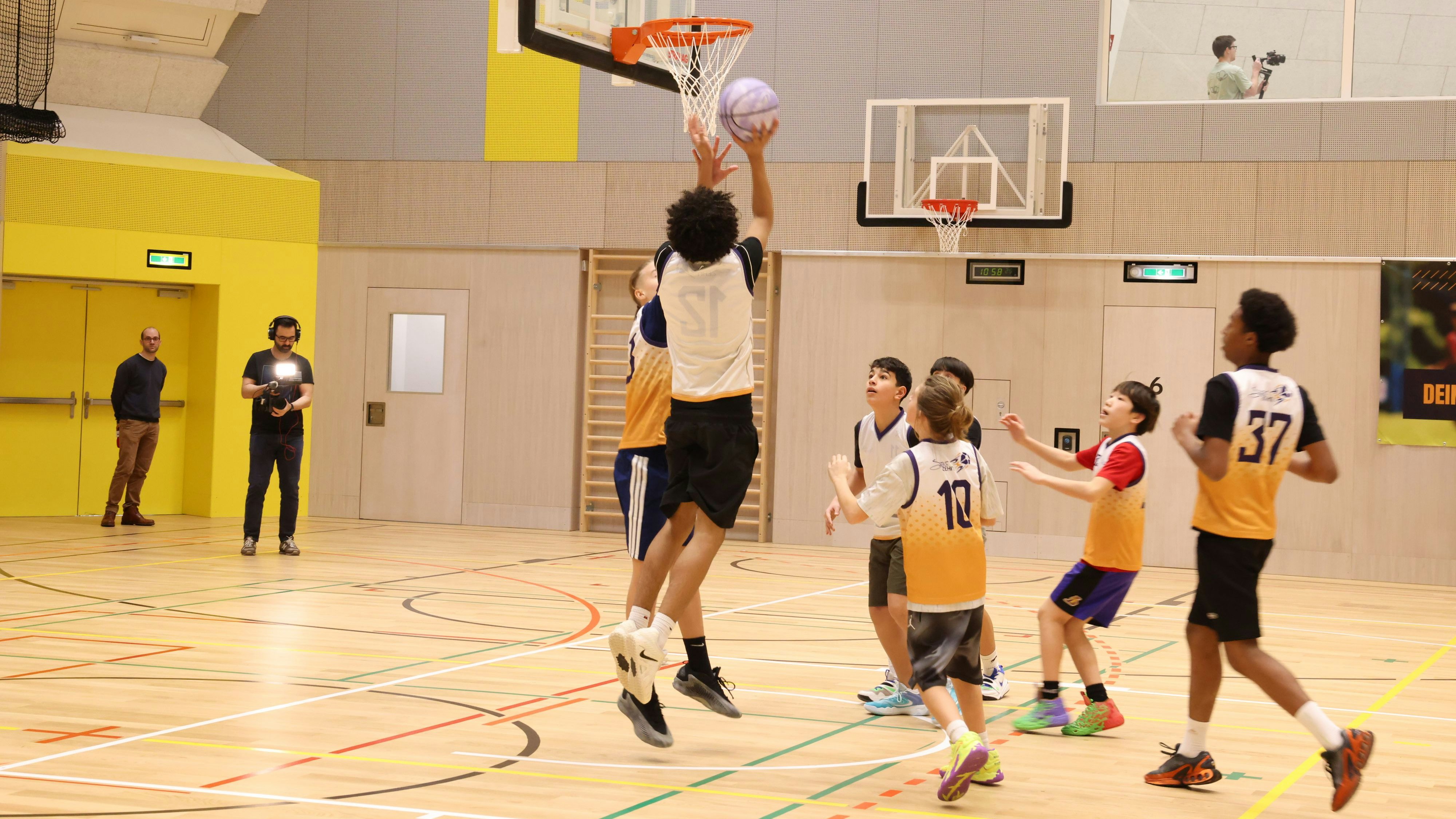 Die Sporthalle Favoriten  bekam eine neue Dachkonstruktion, eine thermisch sanierte Gebäudehülle, neue Sportböden und komplett erneuerte technische Anlagen.