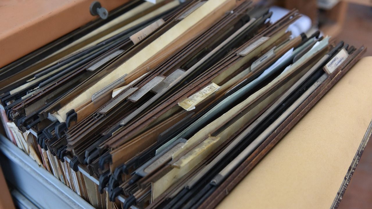 Heute.at - Dokumente entsorgen? Was du lebenslang aufheben musst