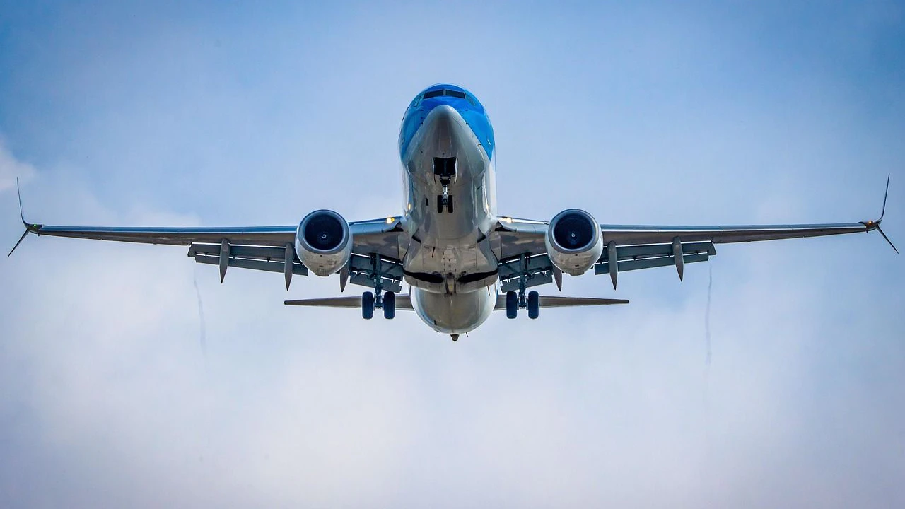 Flugzeug in kritischer Landephase