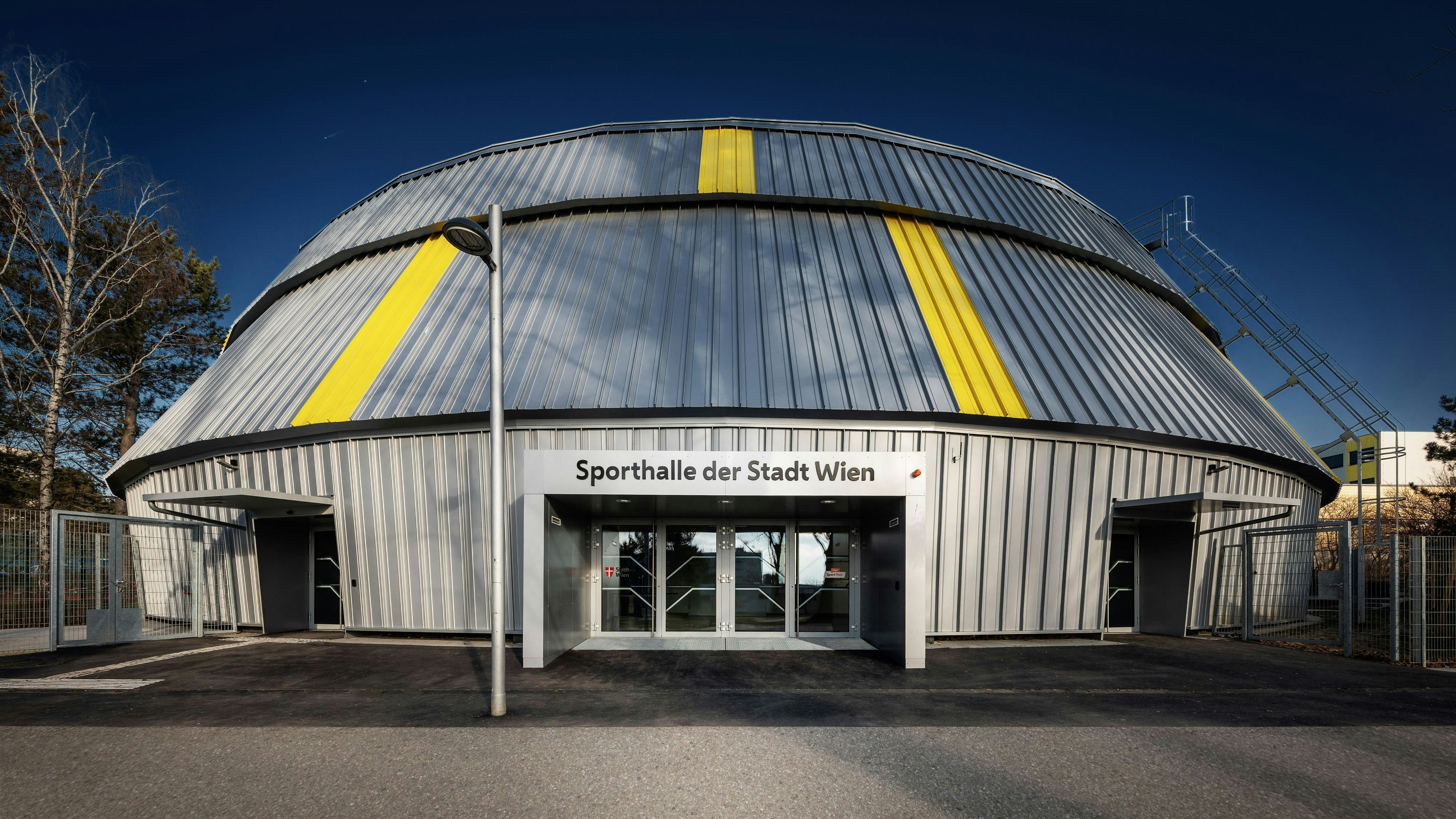 Die umfassend sanierte Sporthalle Favoriten in der Jura-Soyfer-Gasse 3 wurde eröffnet.