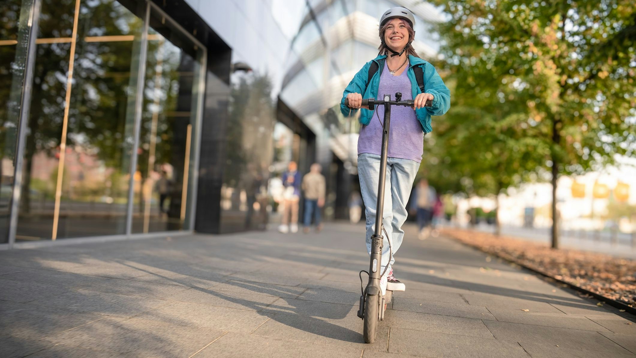 Für E-Scooter gilt ab Mai: Helmpflicht bis 16 Jahre.