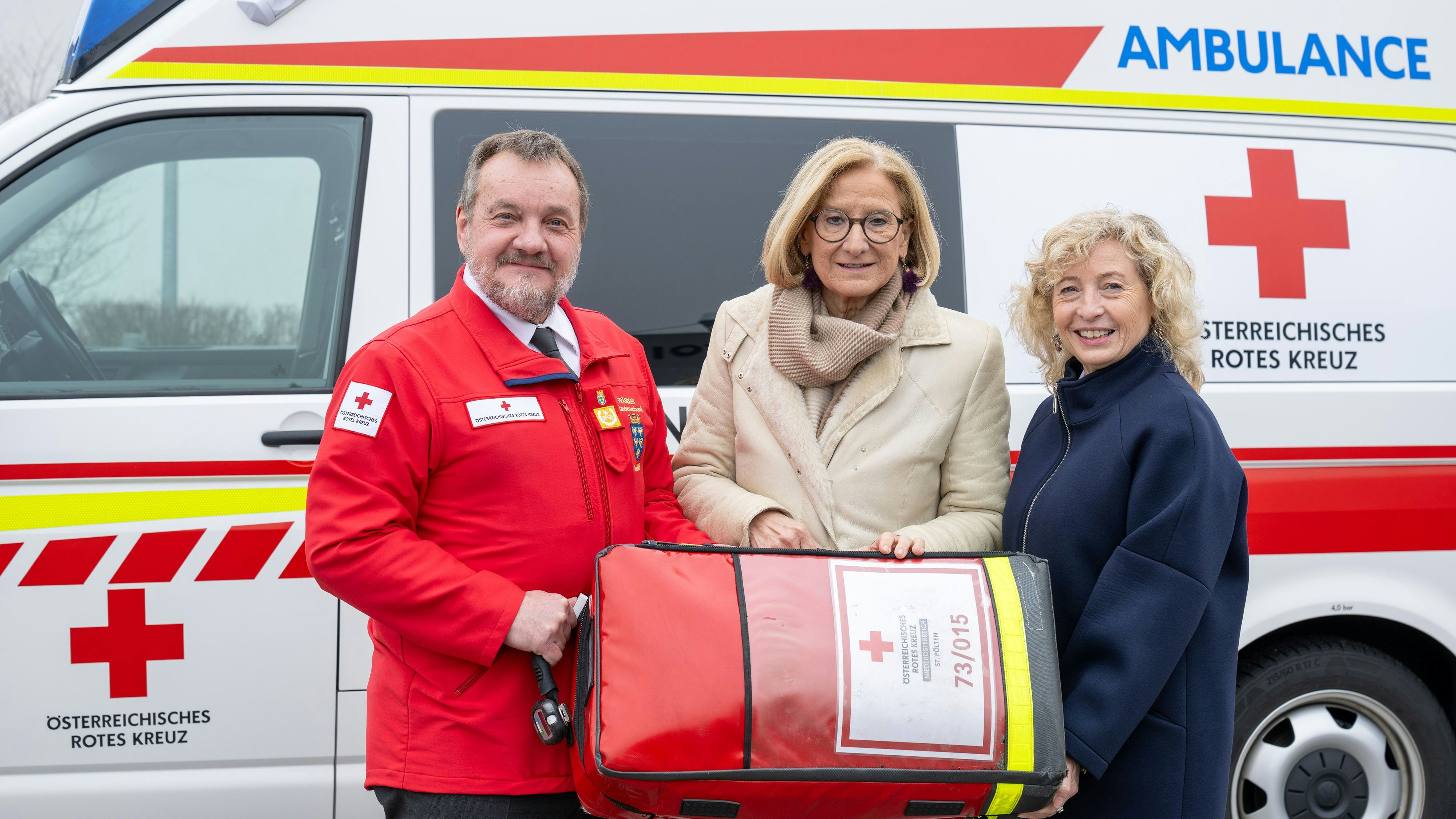 Rotes Kreuz NÖ Präsident Hans Ebner, Landeshauptfrau Johanna Mikl-Leitner und Landesrätin Eva Prischl