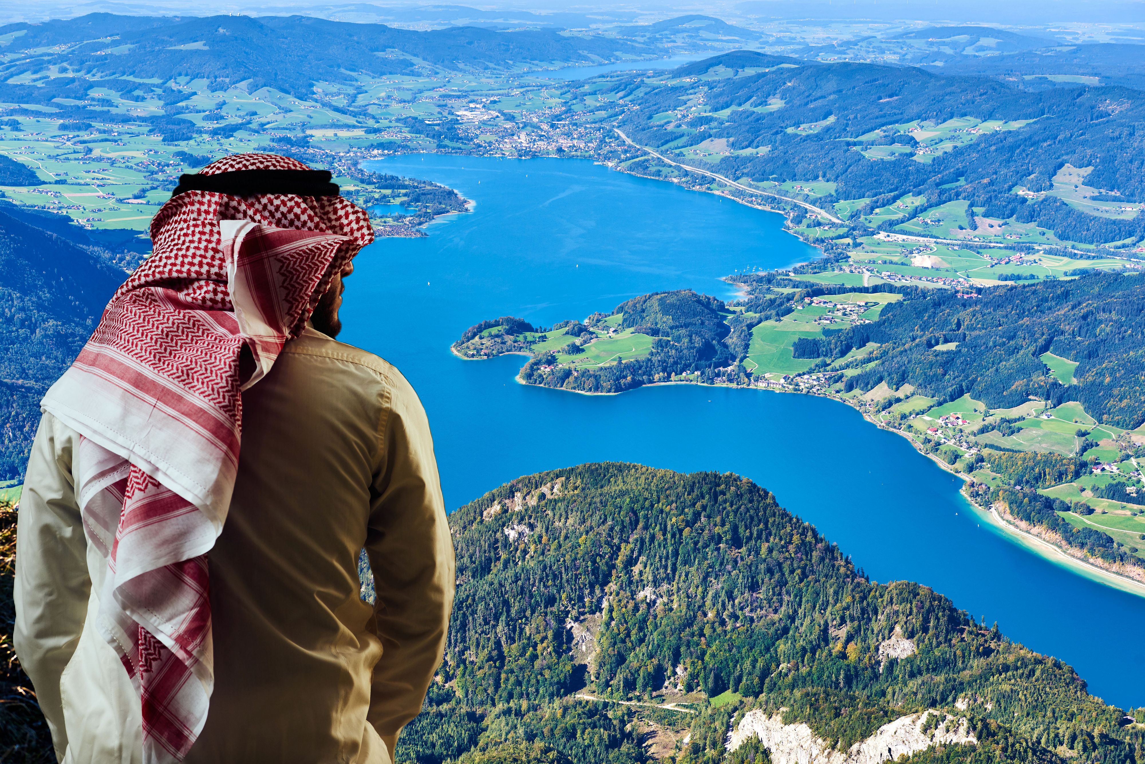 Der saudi-arabische Prinz Khalid (Symbobild) besaß ein Anwesen in bester Lage über dem Mondsee – nun sorgt das als Hotel gewidmete Objekt erneut für politischen Wirbel.