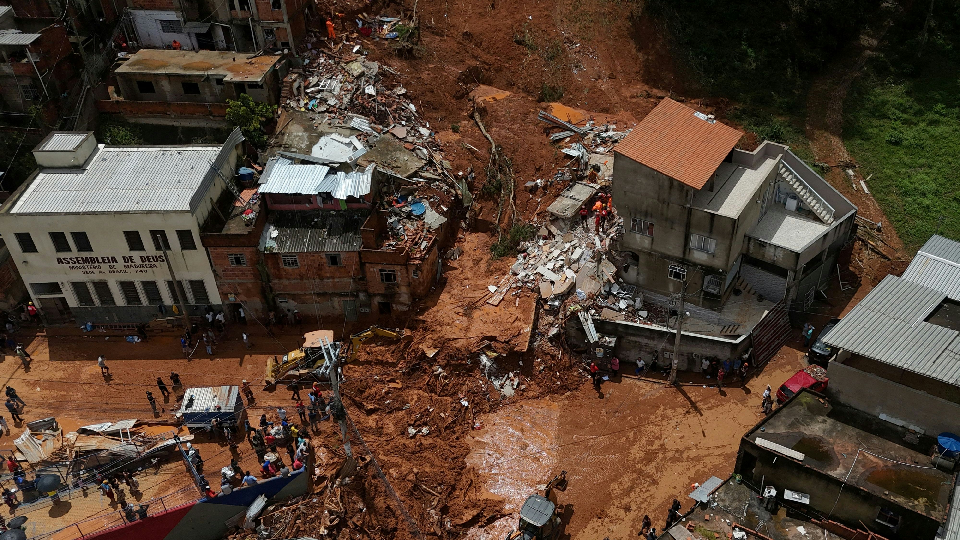 Heute.at - Massive Erdrutsche zerstören ganzes Viertel – 30 Tote