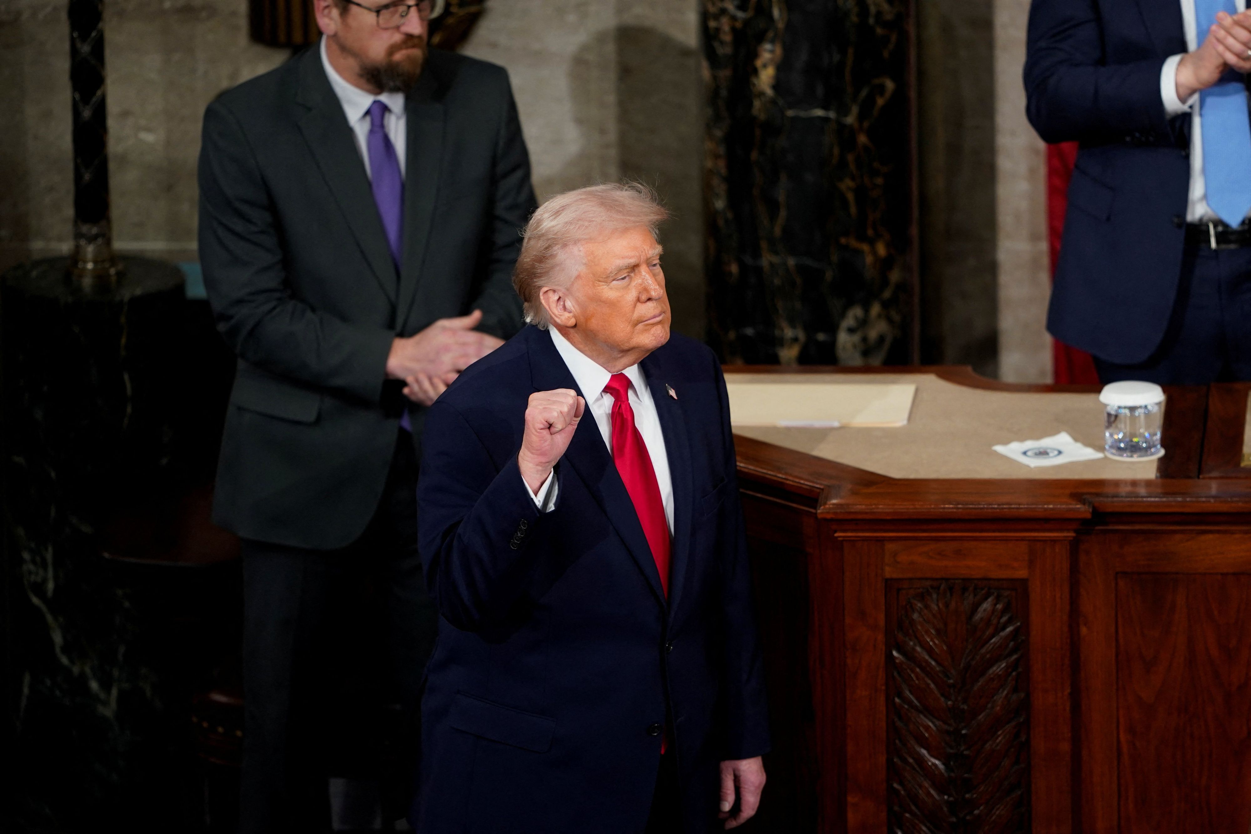 Angesichts der anstehenden Zwischenwahlen im November und gesunkener Umfragewerte steht Trump innenpolitisch unter Druck.