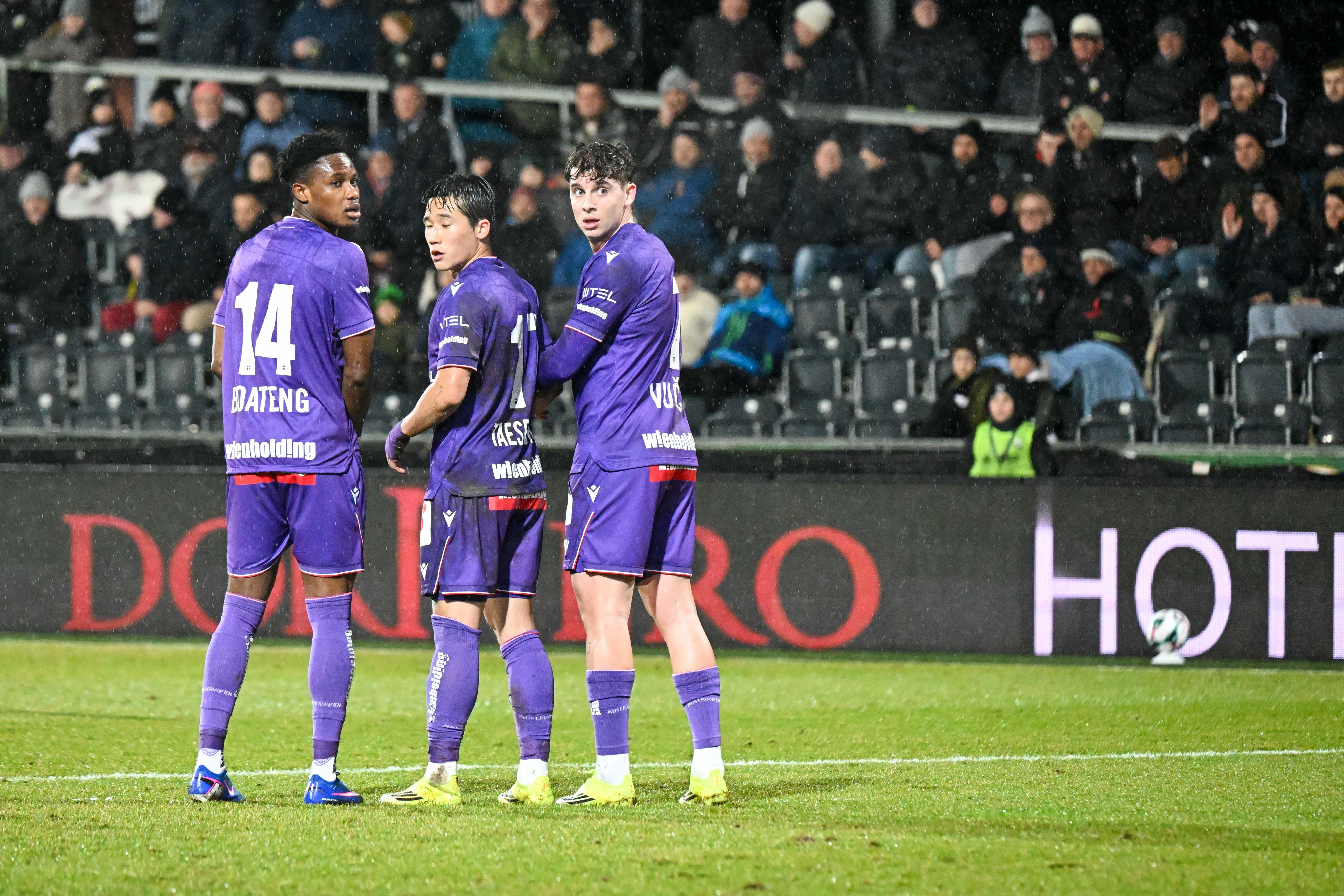 Boateng (l.) verletzte sich in Altach.