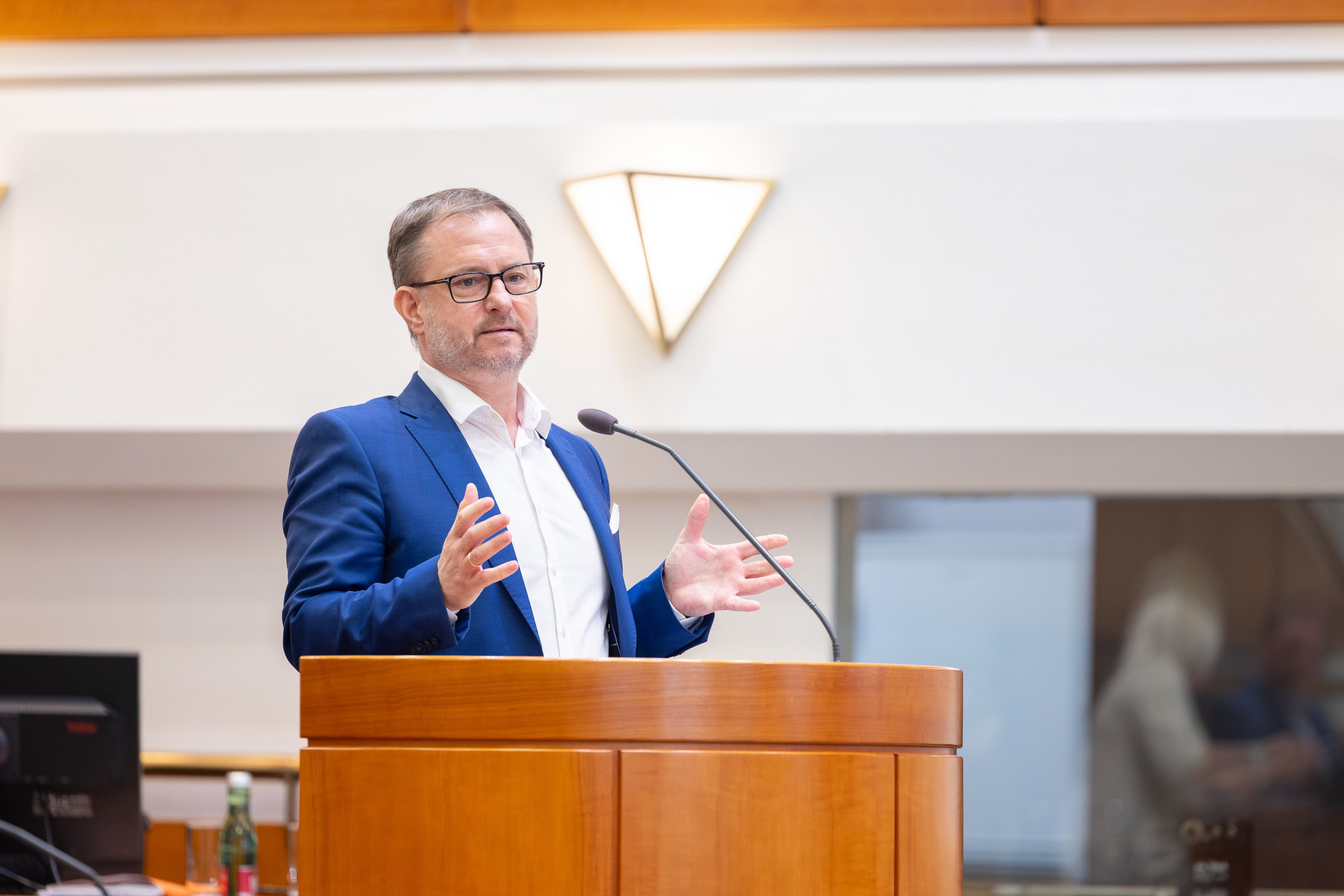 Der rote Klubchef Roland Fürst am Donnerstag im Landtag