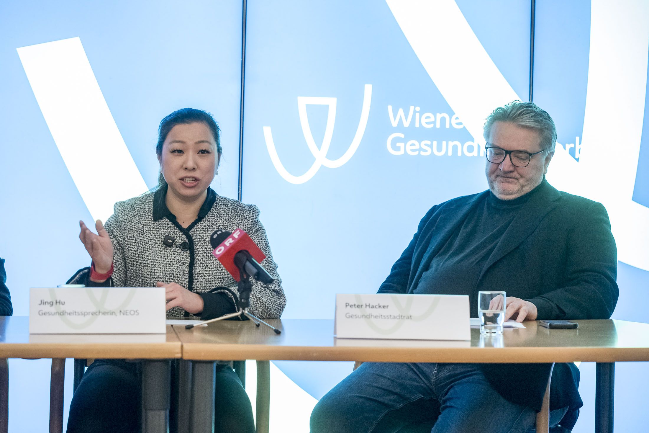 Gesundheitsstadtrat Peter Hacker (SPÖ) steht in scharfer Kritik aus Niederösterreich.