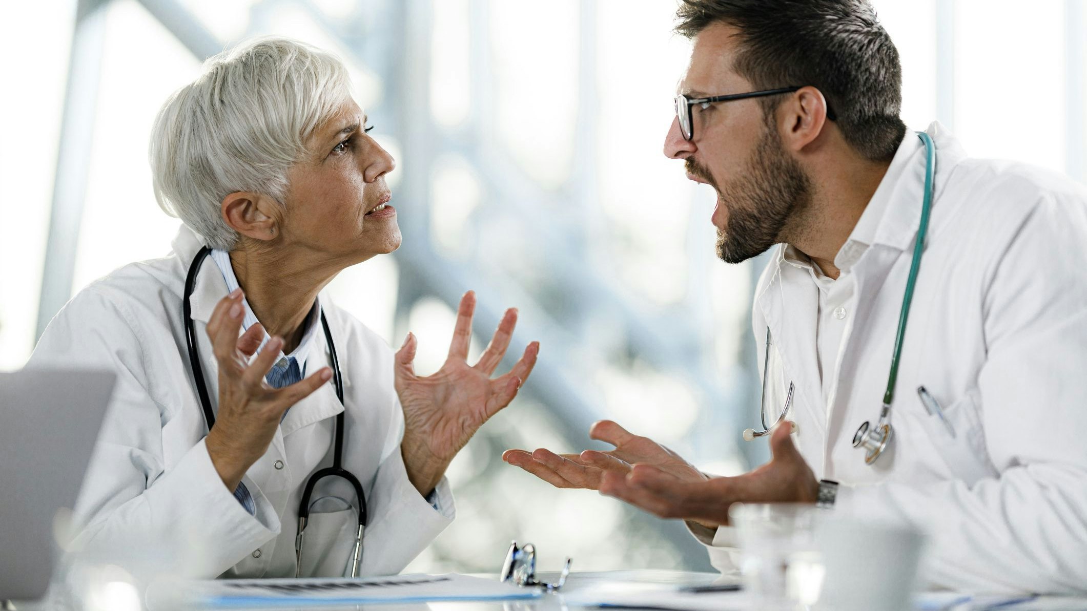 Ein Streit zwischen zwei Mitarbeitern eskalierte.