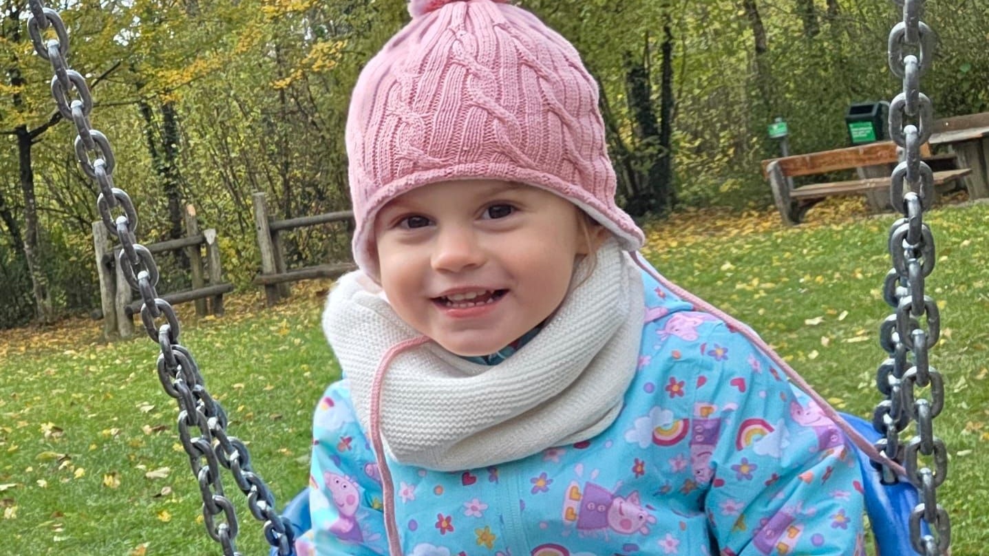 Die Dreijährige liegt seit fast drei Wochen im Krankenhaus und hofft auf den passenden Spender.