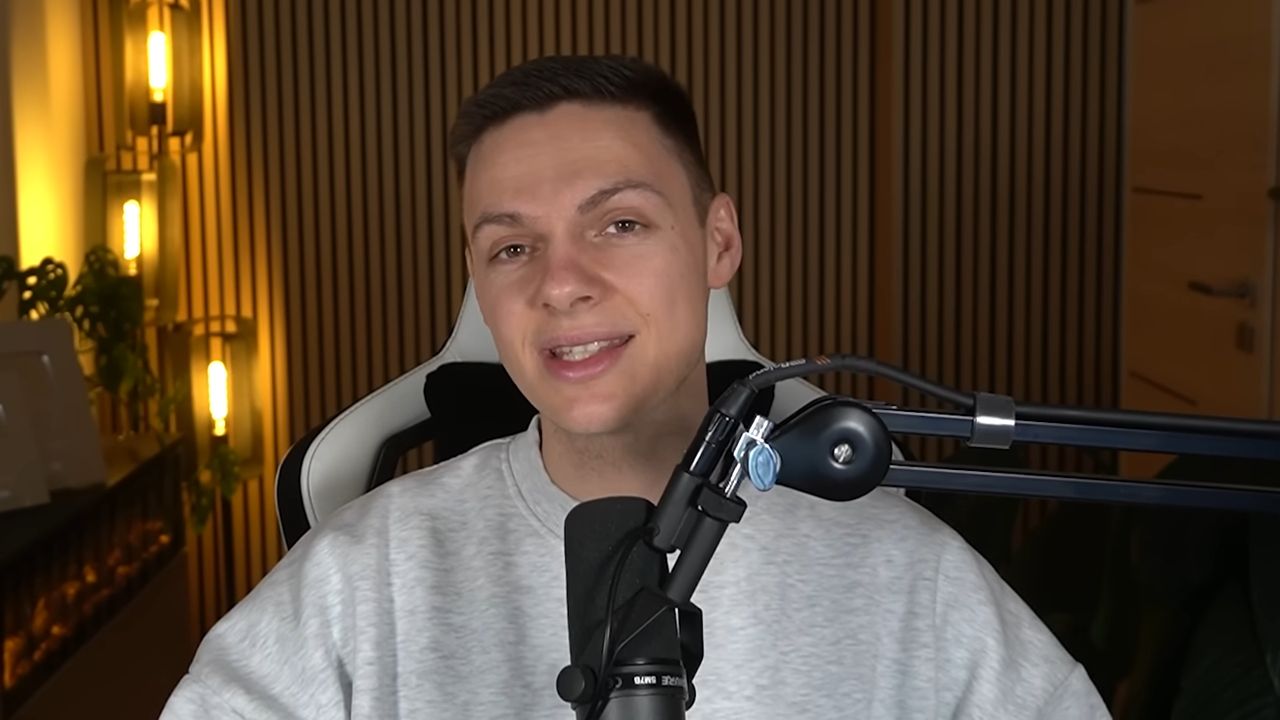 Alpha Kevin behandelt auf YouTube viele Themen, auch rund um Influencer und die YouTube-Bubble.