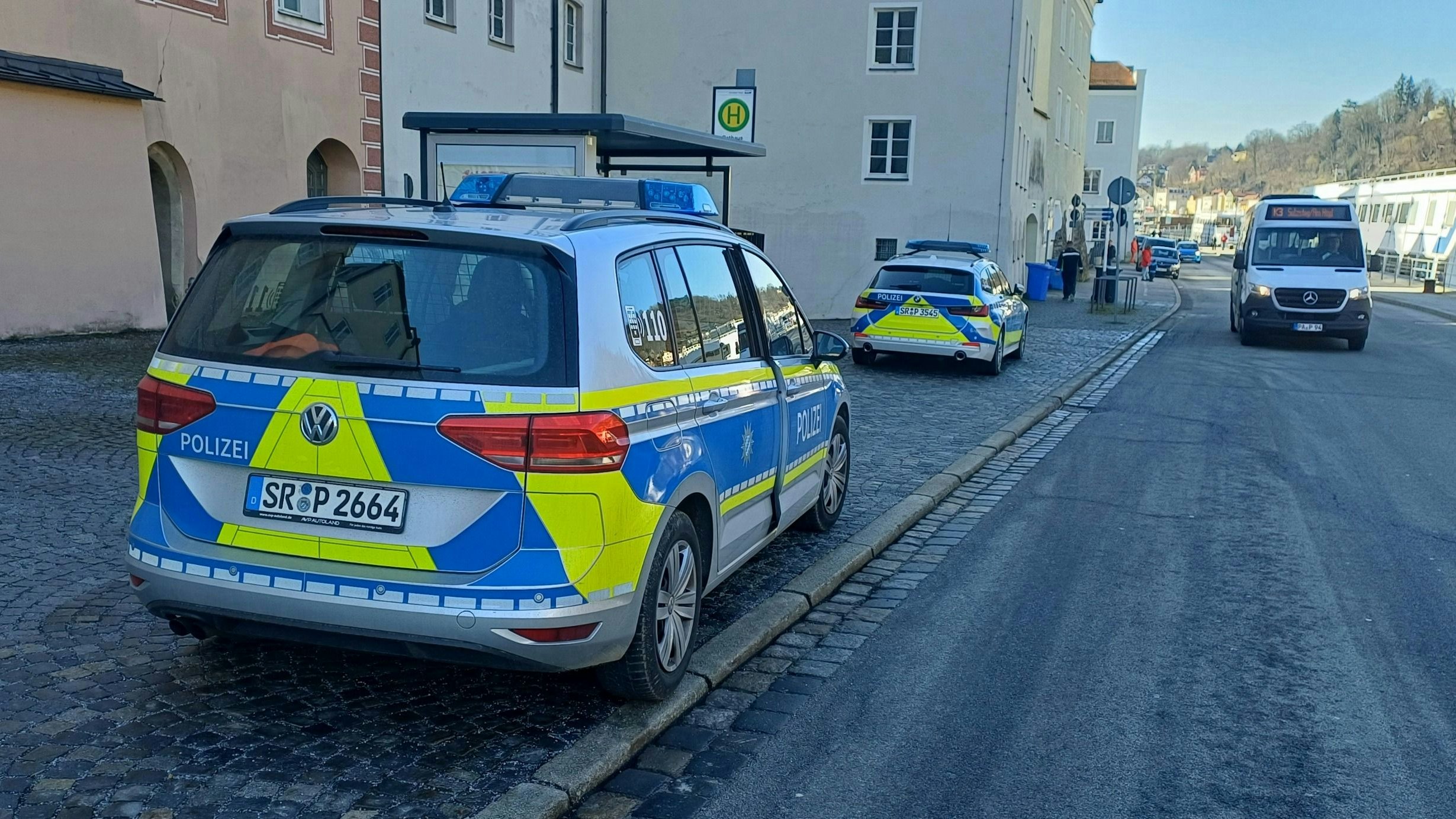 Die Polizei setzt alle verfügbaren Mittel ein.