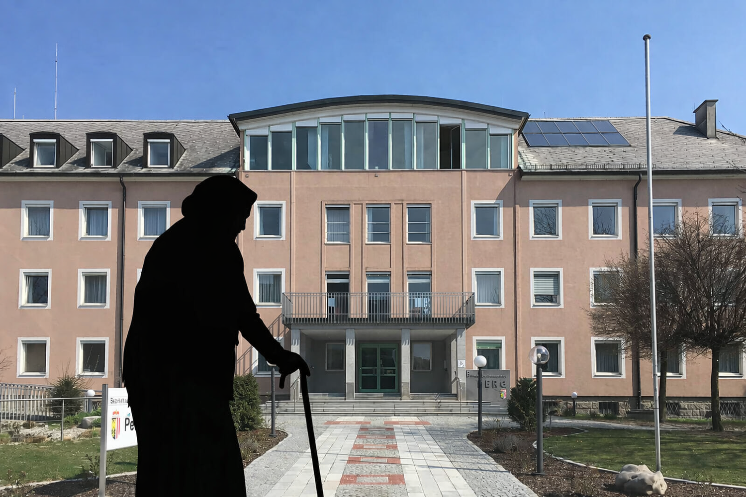 Die Frau muss persönlich bei der BH in Perg erscheinen.