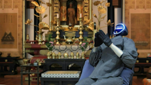 Roboter-Mönch gibt spirituellen Rat in Japan