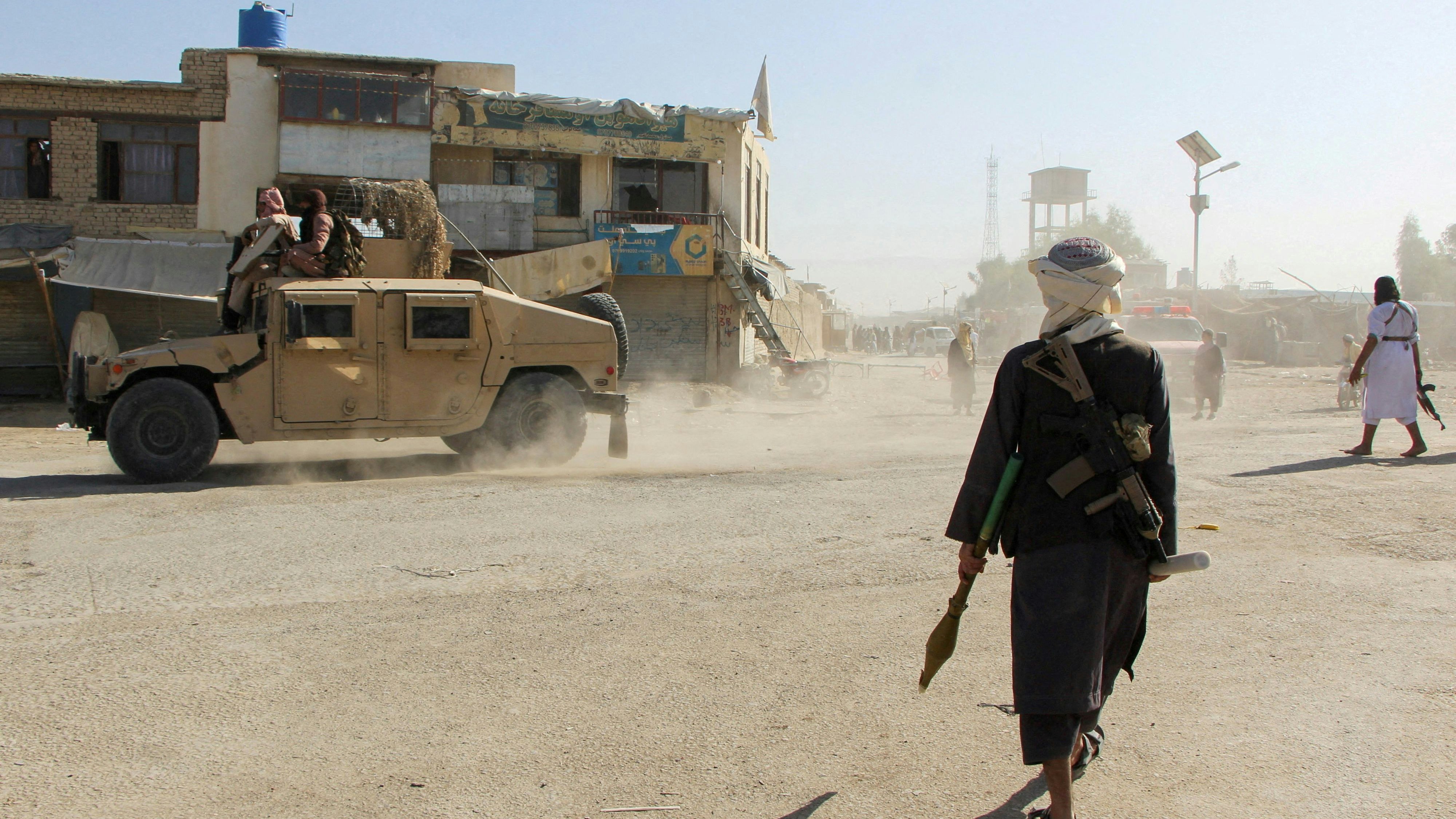 Die Taliban-Regierung in Kabul bestätigte die pakistanischen Angriffe.