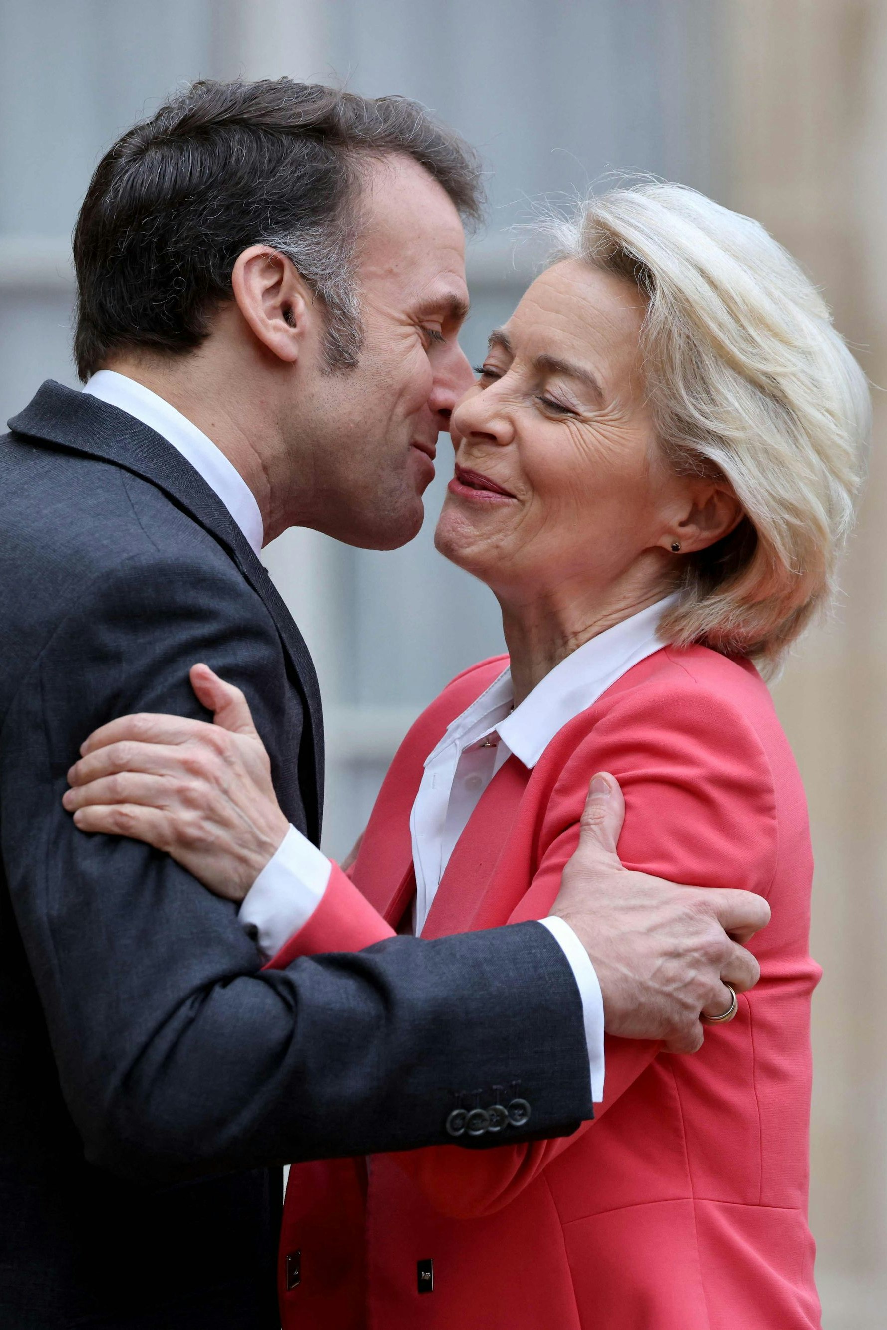 Auch wenn man es nicht gleich bemerkt: Frankreichs Emmanuel Macron ist gerade sauer auf EU-Kommissionspräsidentin Ursula von der Leyen und ihren Mercosur-Frühstart