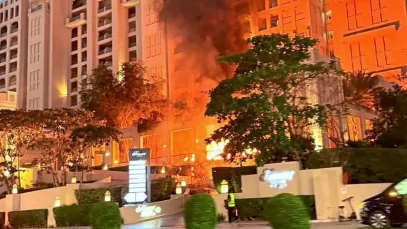 Heute.at - Explosion, Feuer! Rakete trifft Luxus-Hotel in Dubai