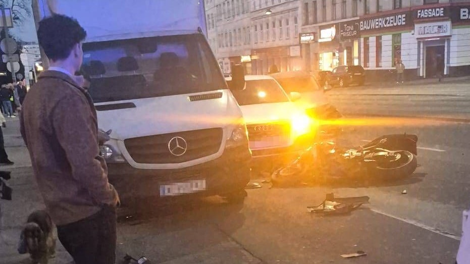 Heute.at - Heftiger Motorrad-Crash in Favoriten – Biker im Spital